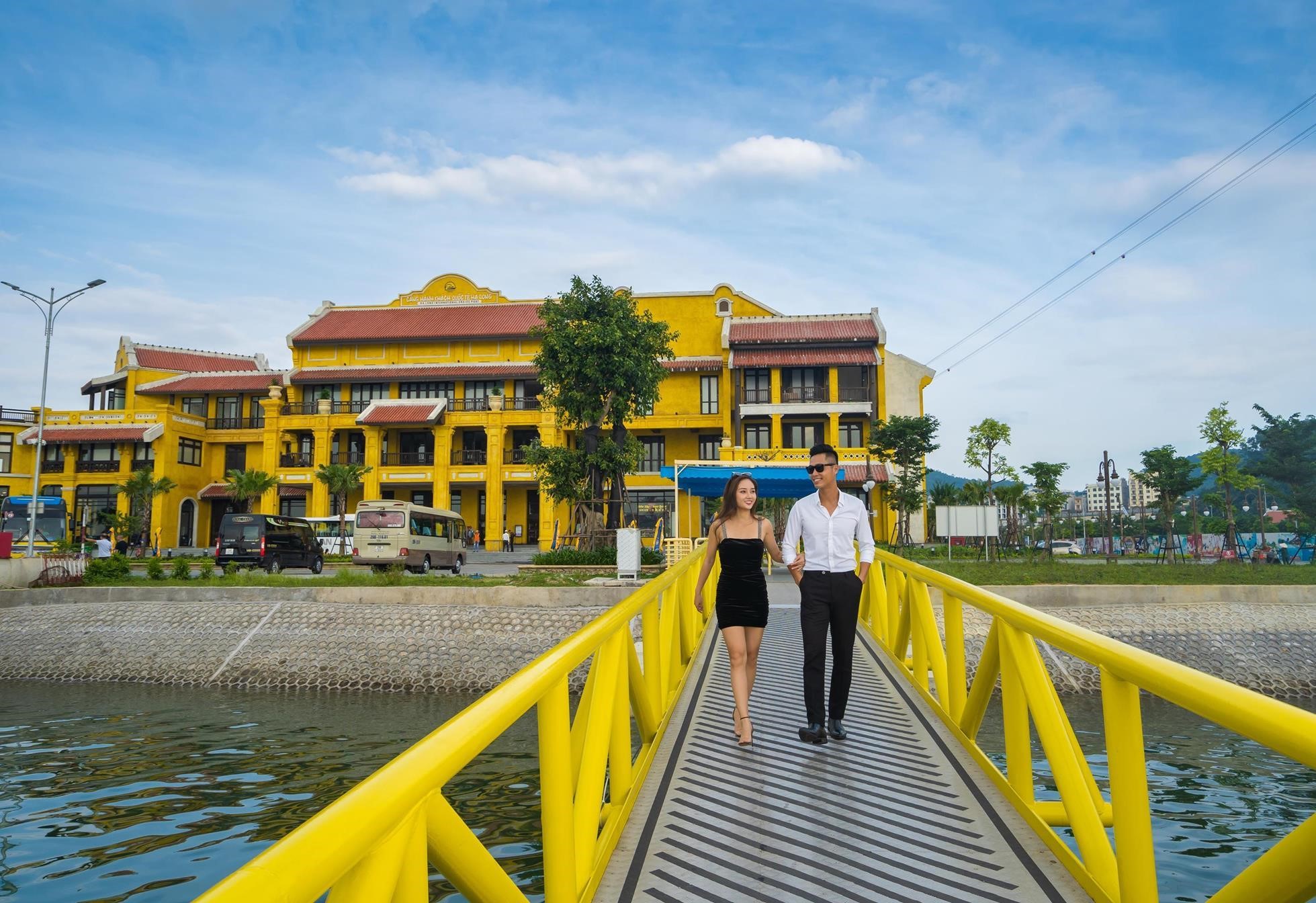 Cần biết - Chiêm ngưỡng vẻ đẹp hút hồn của Cảng tàu khách hàng đầu châu Á tại VN (Hình 13).