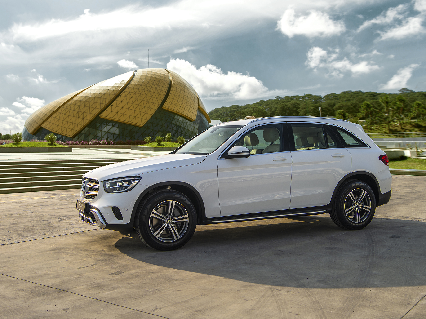 Cần biết - So sánh Mercedes-Benz GLC 200 & GLC 200 4Matic  (Hình 2).