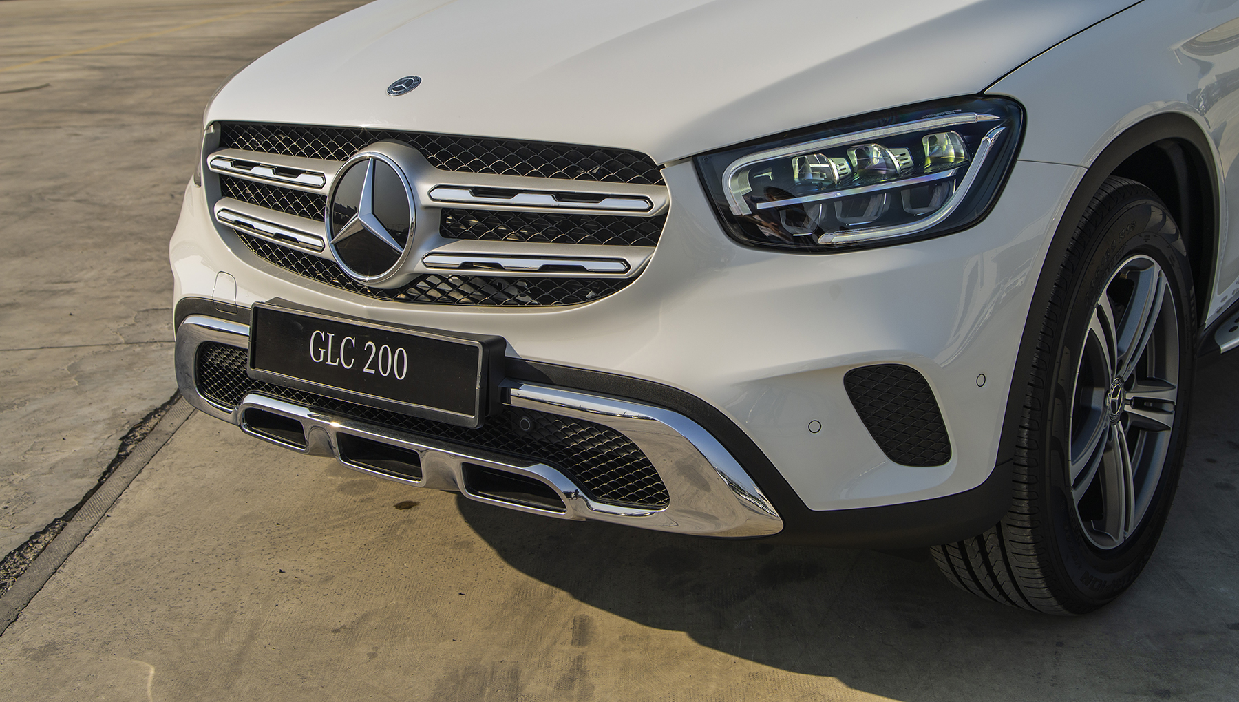 Cần biết - So sánh Mercedes-Benz GLC 200 & GLC 200 4Matic  (Hình 4).