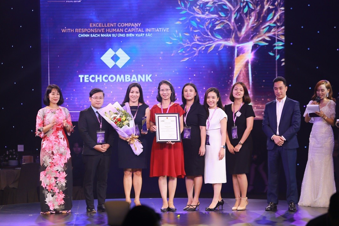 Cần biết - Techcombank được vinh danh “Ứng biến xuất sắc” tại Vietnam HR Awards