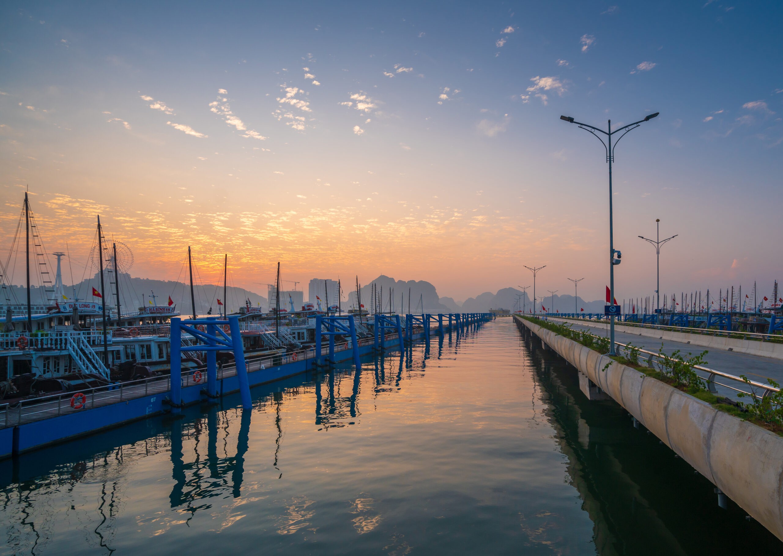 Cần biết - 'Độc - lạ' như Cảng tàu khách hàng đầu châu Á bên vịnh Hạ Long (Hình 11).