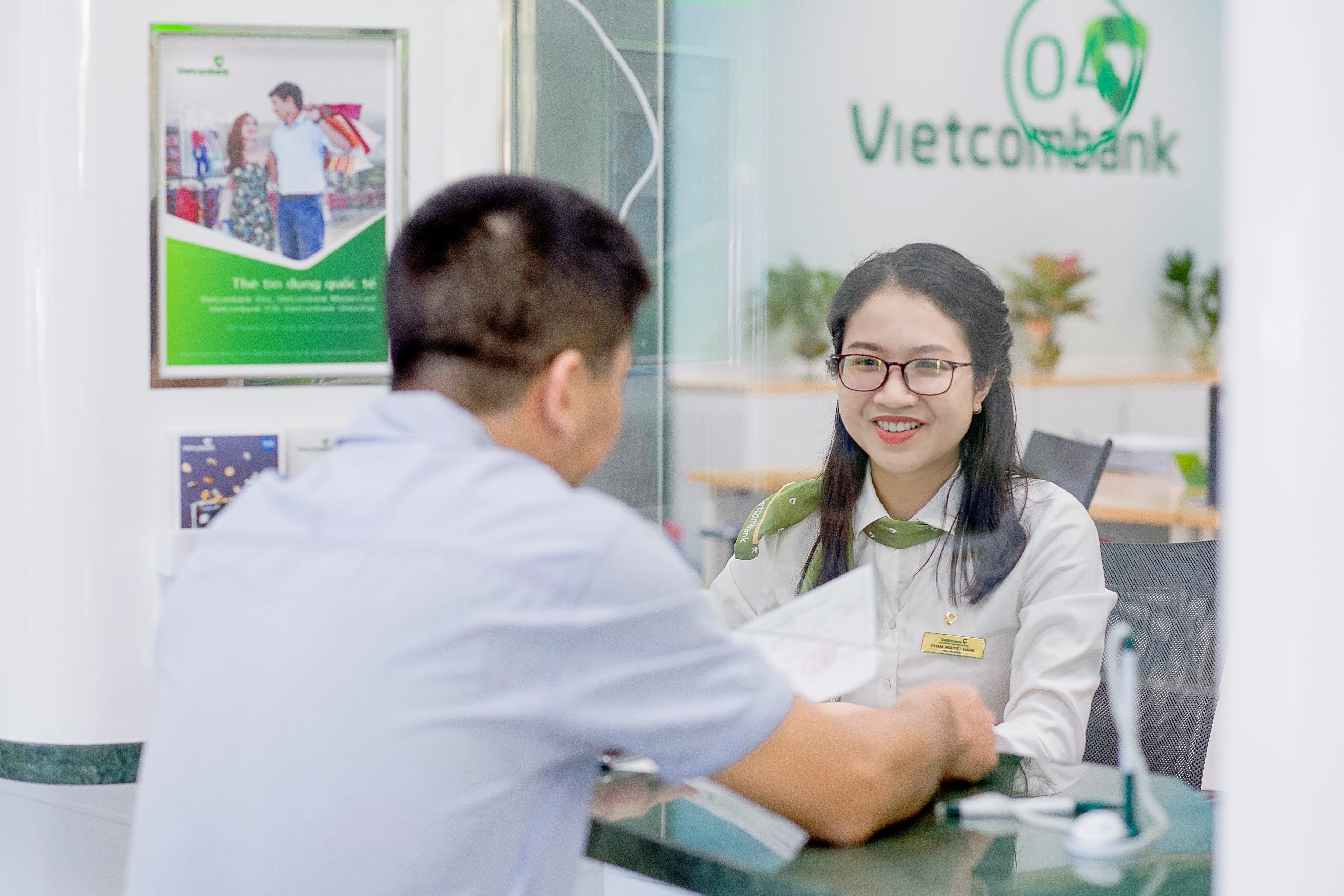 Tài chính - Ngân hàng - Vietcombank giảm đồng loạt lãi suất cho vay VND trong 3 tháng (Hình 2).