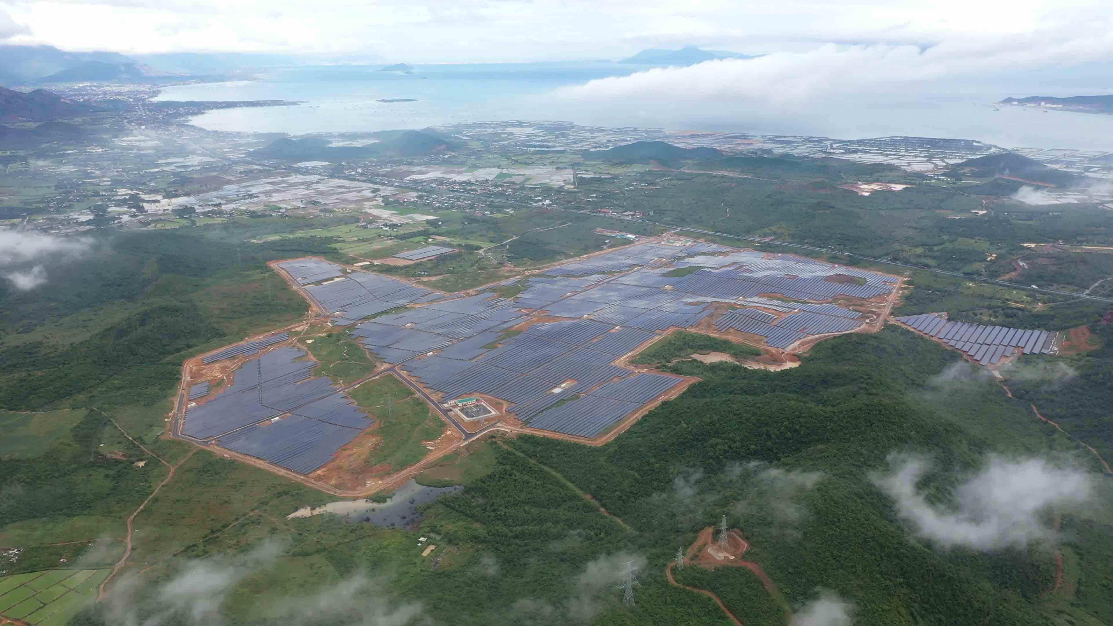 Đầu tư - Khánh thành dự án Nhà máy Điện mặt trời KN Vạn Ninh 100 MWp