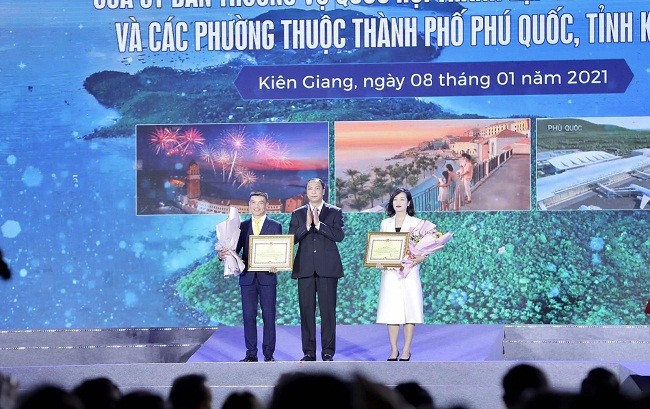 Cần biết - Nam Phú Quốc rực sáng pháo hoa chào đón sự kiện đảo Ngọc lên thành phố (Hình 5).