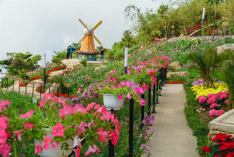 Cần biết - Chiêm ngưỡng tượng Phật Bà cao nhất châu Á trên miền tâm linh Núi Bà (Hình 5).