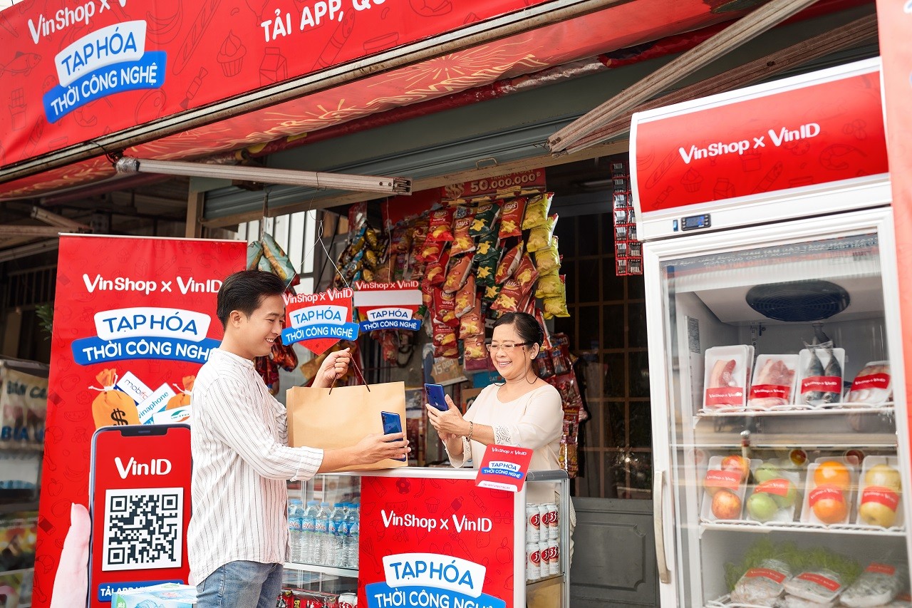 Tiêu dùng & Dư luận - VinShop tặng gói bảo hiểm sức khỏe cho 65.000 chủ tạp hóa (Hình 2).