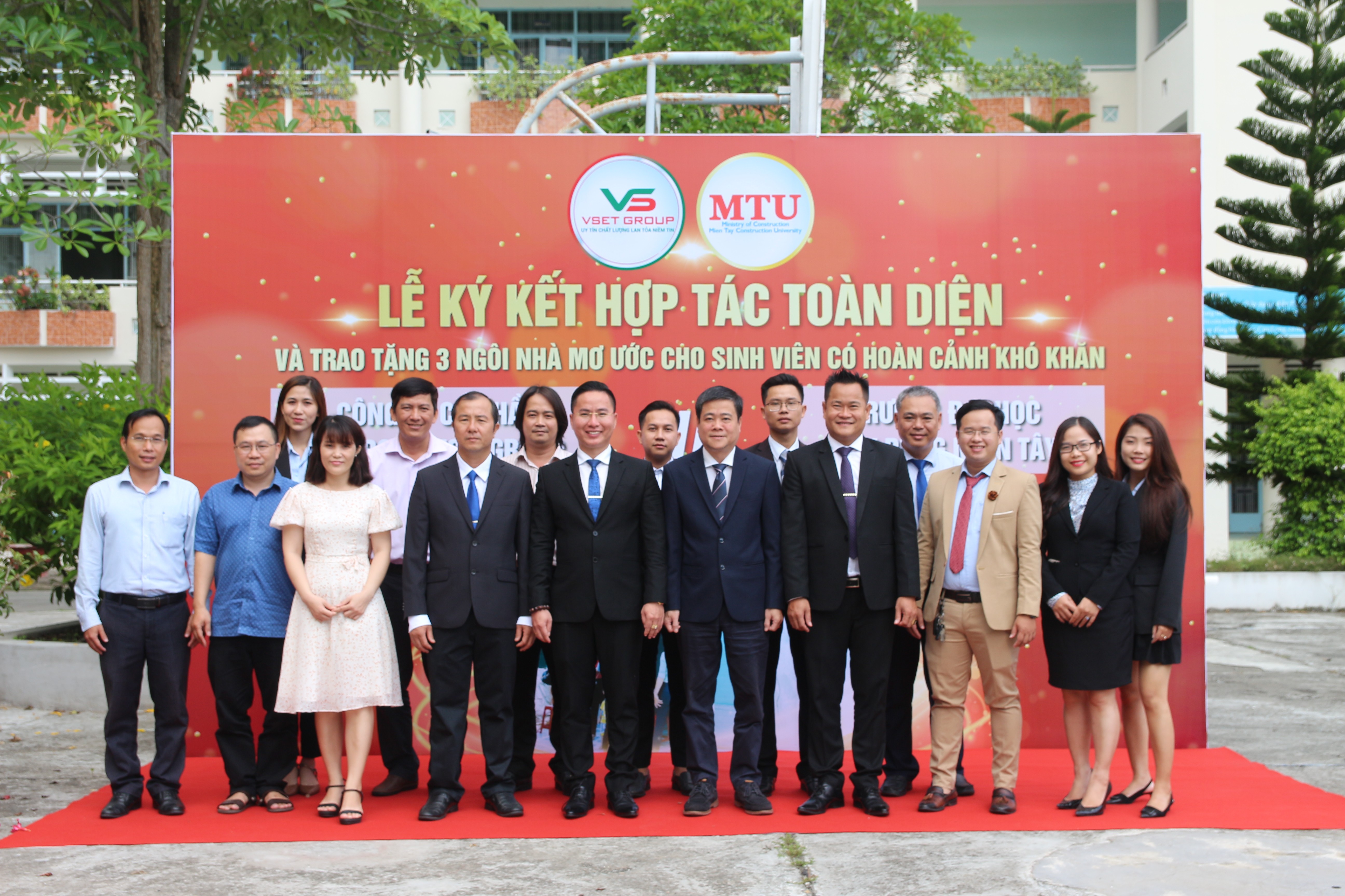 Cần biết - Tập đoàn VsetGroup và ĐH Xây dựng Miền Tây ký kết hợp tác toàn diện