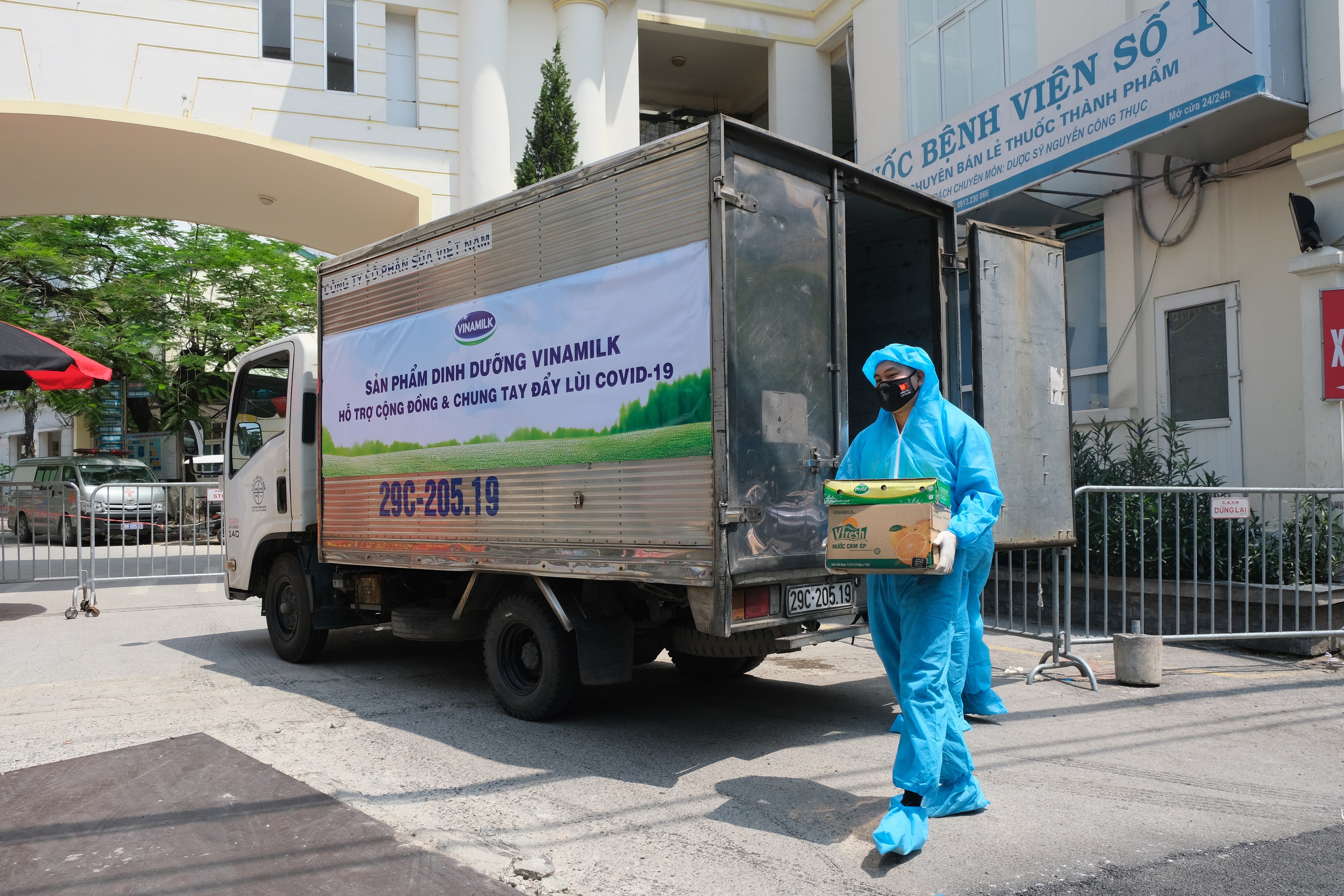 Tiêu dùng & Dư luận - Vinamilk dành hơn 2 triệu sản phẩm hỗ trợ tuyến đầu chống dịch (Hình 6).