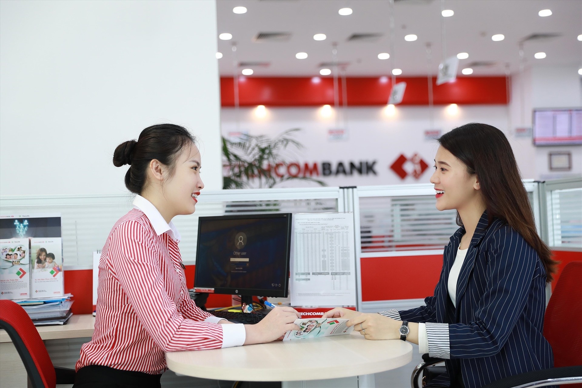 Tài chính - Ngân hàng - Techcombank “ghi điểm” trên các báo cáo đánh giá quốc tế