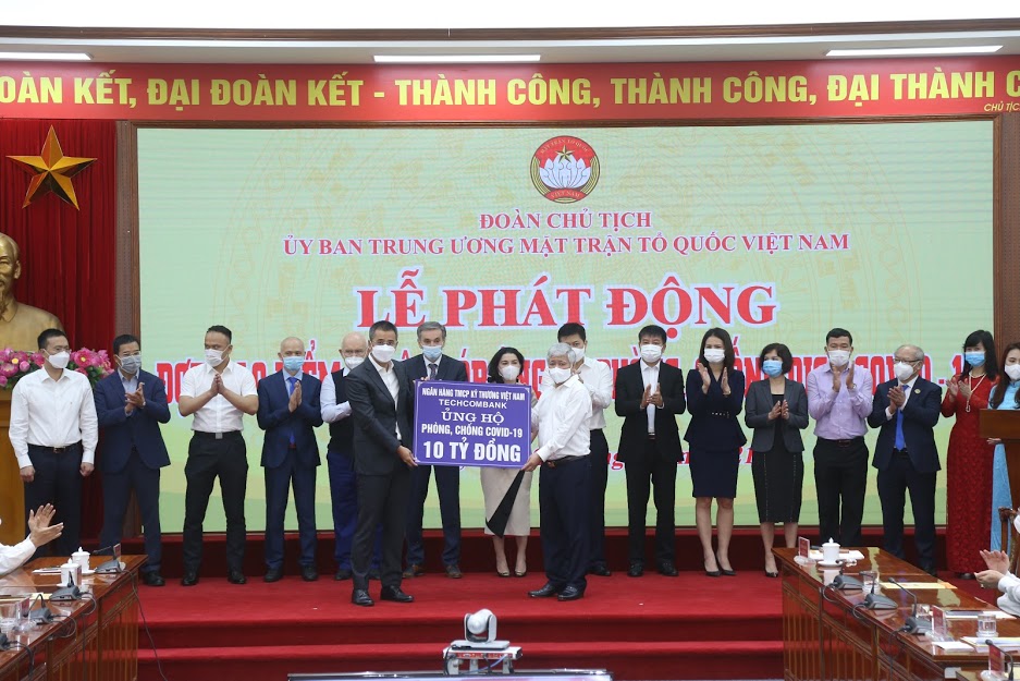 Tiêu dùng & Dư luận - Techcombank ủng hộ 10 tỷ đồng để phòng chống và đẩy lùi dịch Covid 19