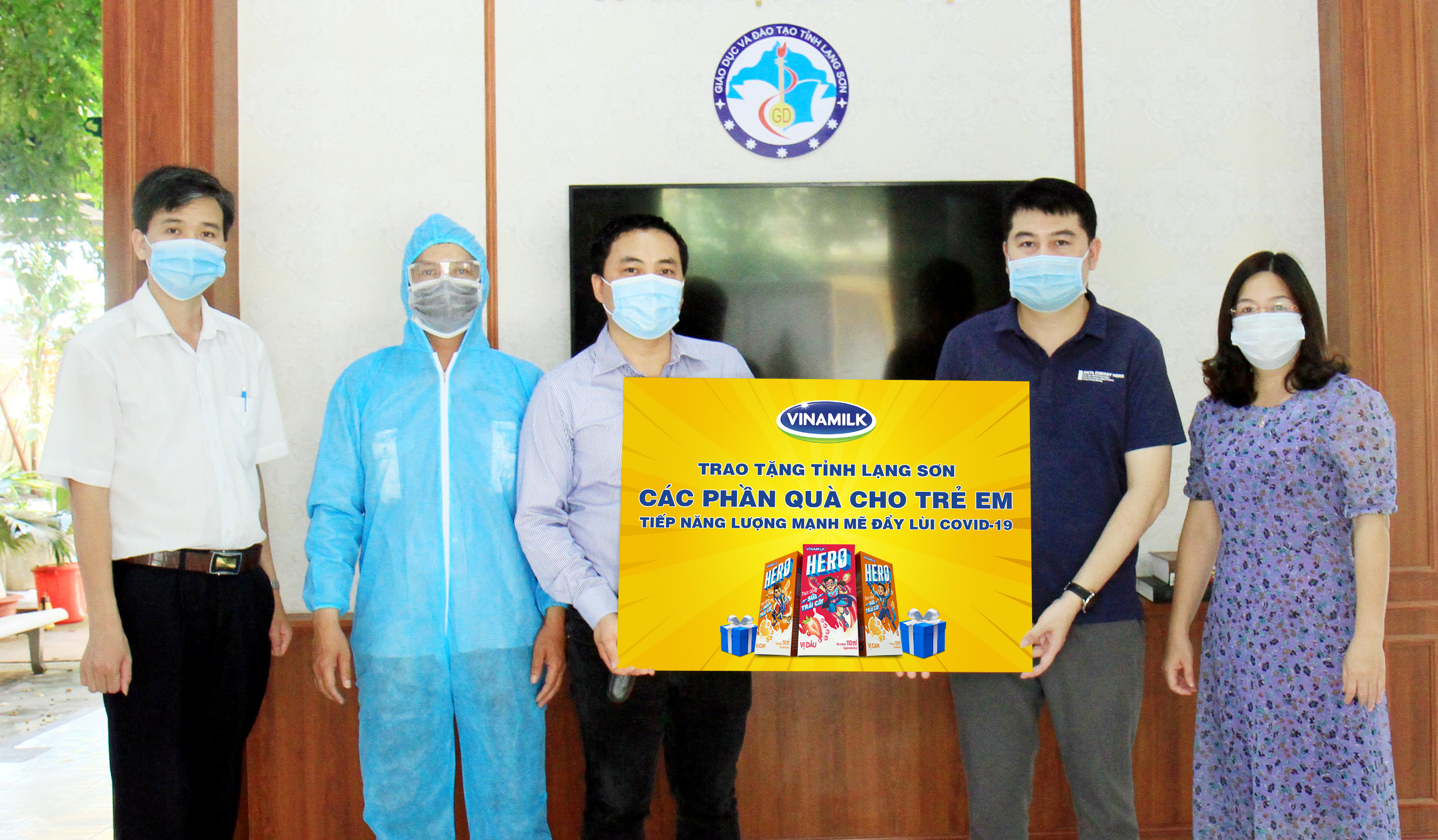 Tiêu dùng & Dư luận - Vinamilk Hero tặng 3.000 phần sữa và quà 1/6 cho các “anh hùng nhí” tại nhiều khu cách ly