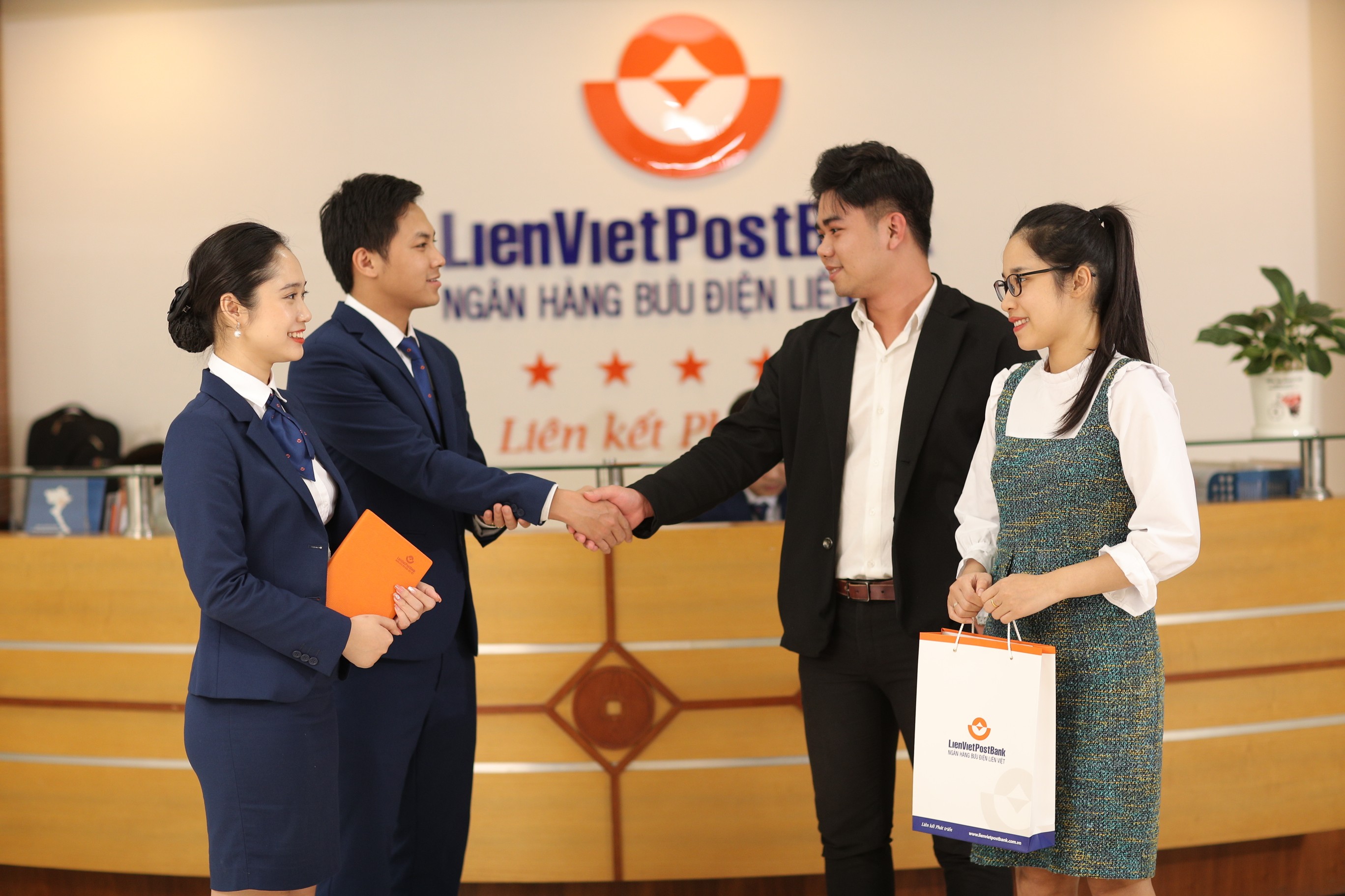 Tài chính - Ngân hàng -  Ngày 22/7/2021 LienVietPostBank chốt danh sách trả cổ tức bằng cổ phiếu tỷ lệ 12%