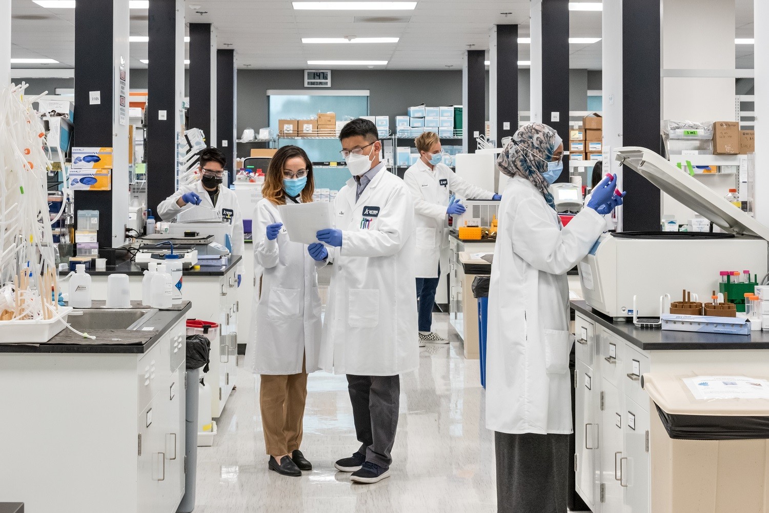Tiêu dùng & Dư luận - Vingroup nhận chuyển giao độc quyền công nghệ sản xuất vắc xin mRNA phòng Covid-19 tại Việt Nam