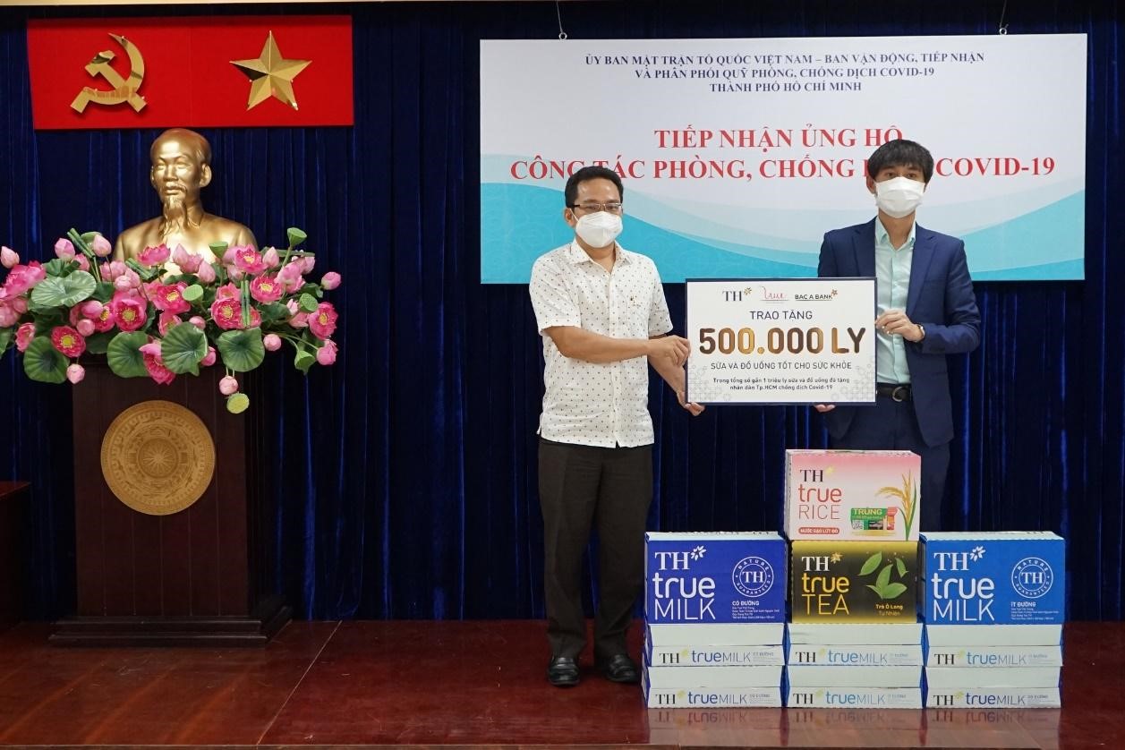 Tiêu dùng & Dư luận - BAC A BANK cùng TẬP ĐOÀN TH trao tặng hơn 500.000 sản phẩm tốt cho sức khỏe tới Tp. Hồ Chí Minh