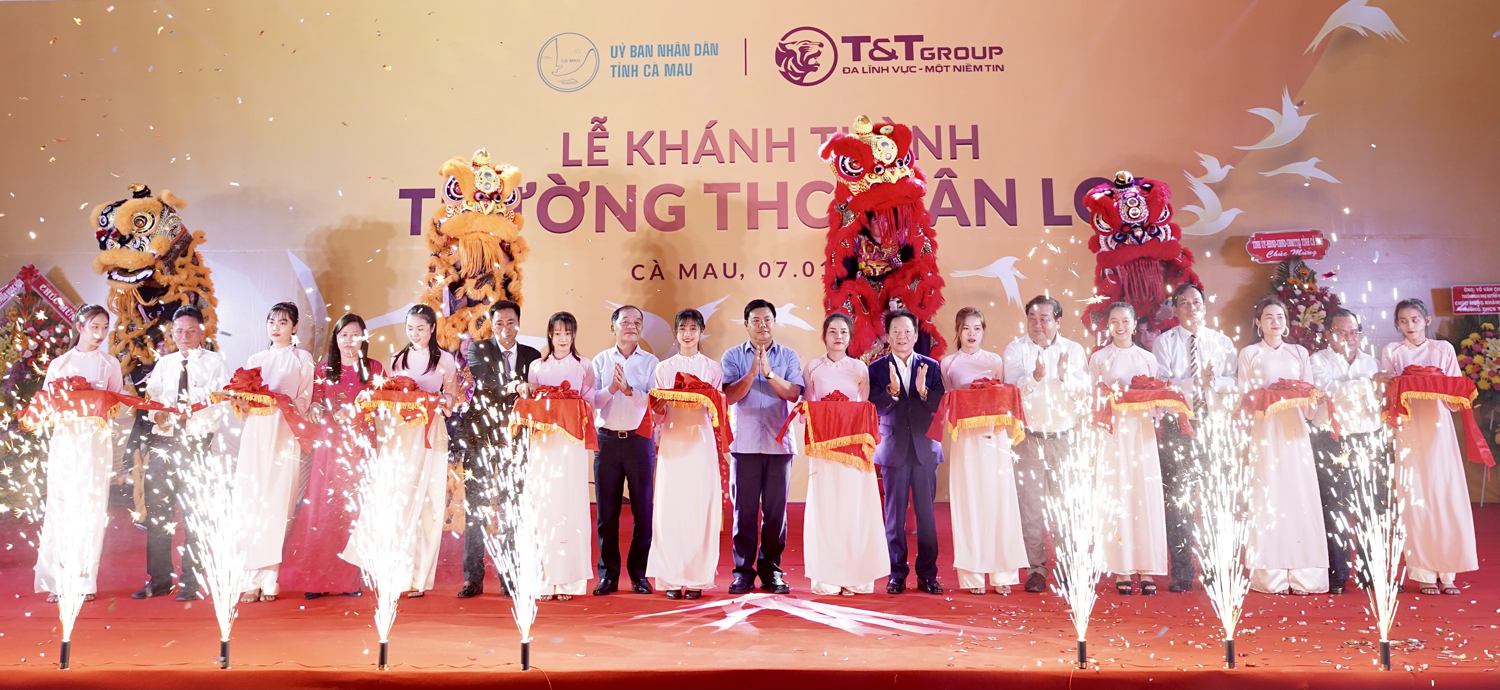 Tiêu dùng & Dư luận - T&T Group hỗ trợ 3,5 tỷ đồng giúp học sinh nghèo học giỏi của tỉnh Hà Tĩnh vào đại học (Hình 2).