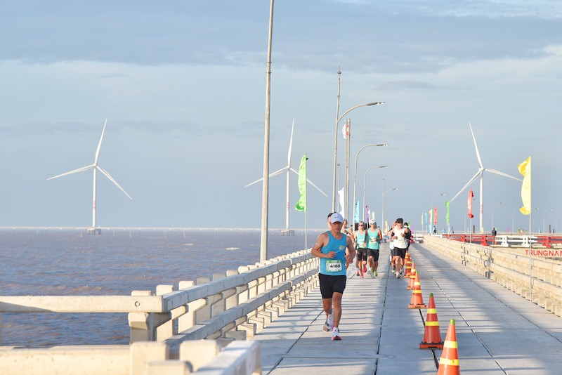 Kinh tế - Giải marathon Vượt trùng khơi có hơn 600 vận động viên tham gia (Hình 3).