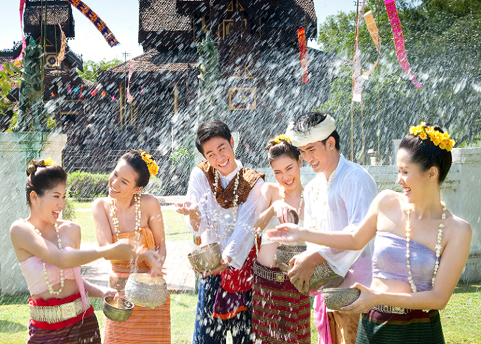 Cần biết - 3 ngày trẩy hội té nước Songkran (Hình 2).