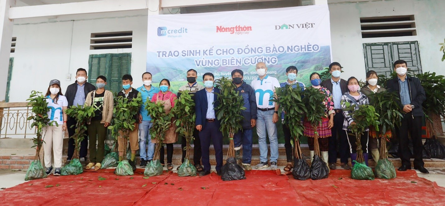 Kinh tế - Mcredit trao tặng hơn 10.000 cây giống cho đồng bào biên giới Hà Giang