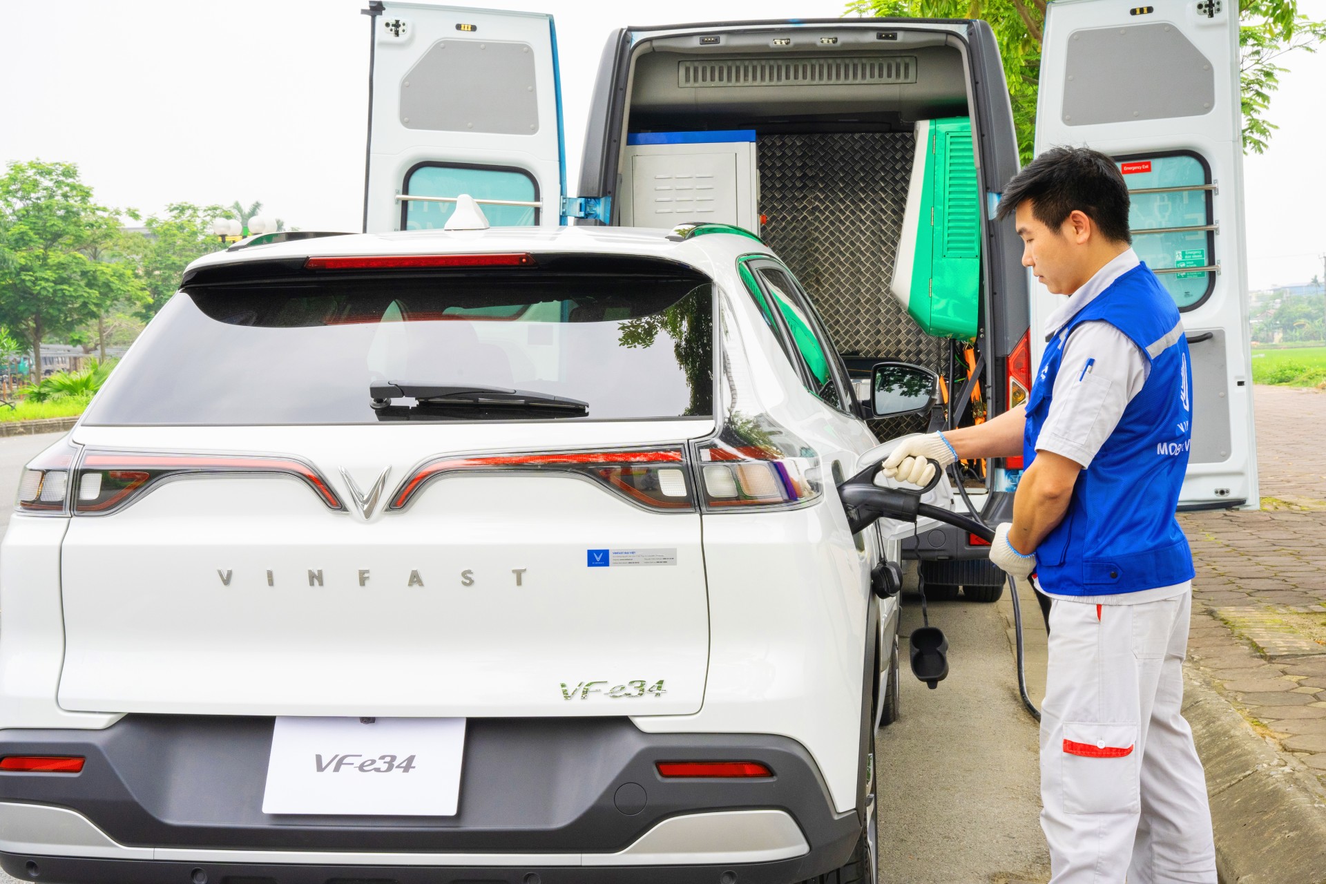 Kinh tế - VinFast triển khai dịch vụ cứu hộ pin ô tô điện 24/7 (Hình 5).