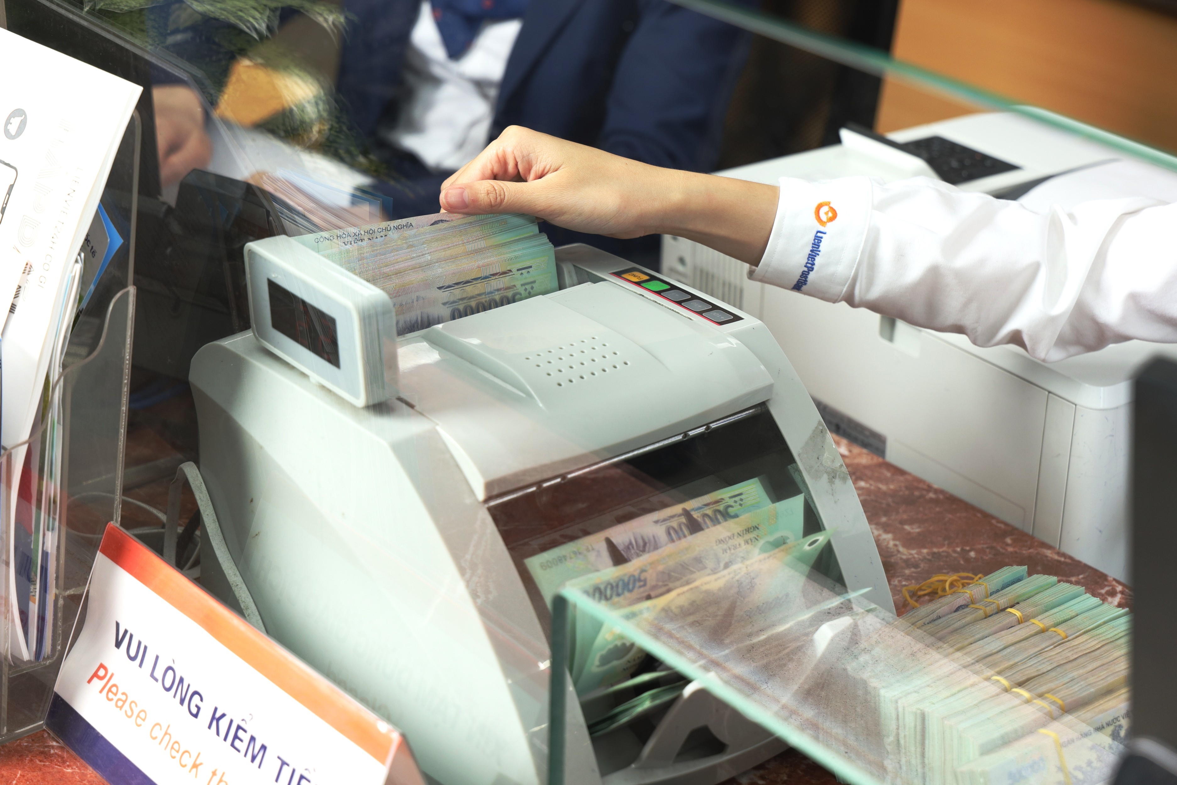 Kinh tế - LienVietPostBank được chấp thuận triển khai dịch vụ thu Ng&acirc;n s&aacute;ch Nh&agrave; nước tr&ecirc;n to&agrave;n quốc (H&igrave;nh 2).