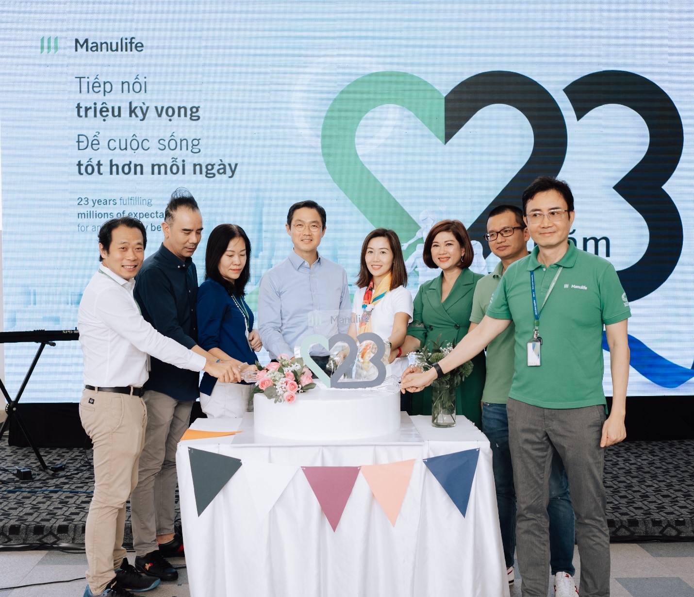 Cần biết - Manulife kỷ niệm 23 năm đồng hành cùng tạo ra một tương lai tốt đẹp hơn cho Việt Nam