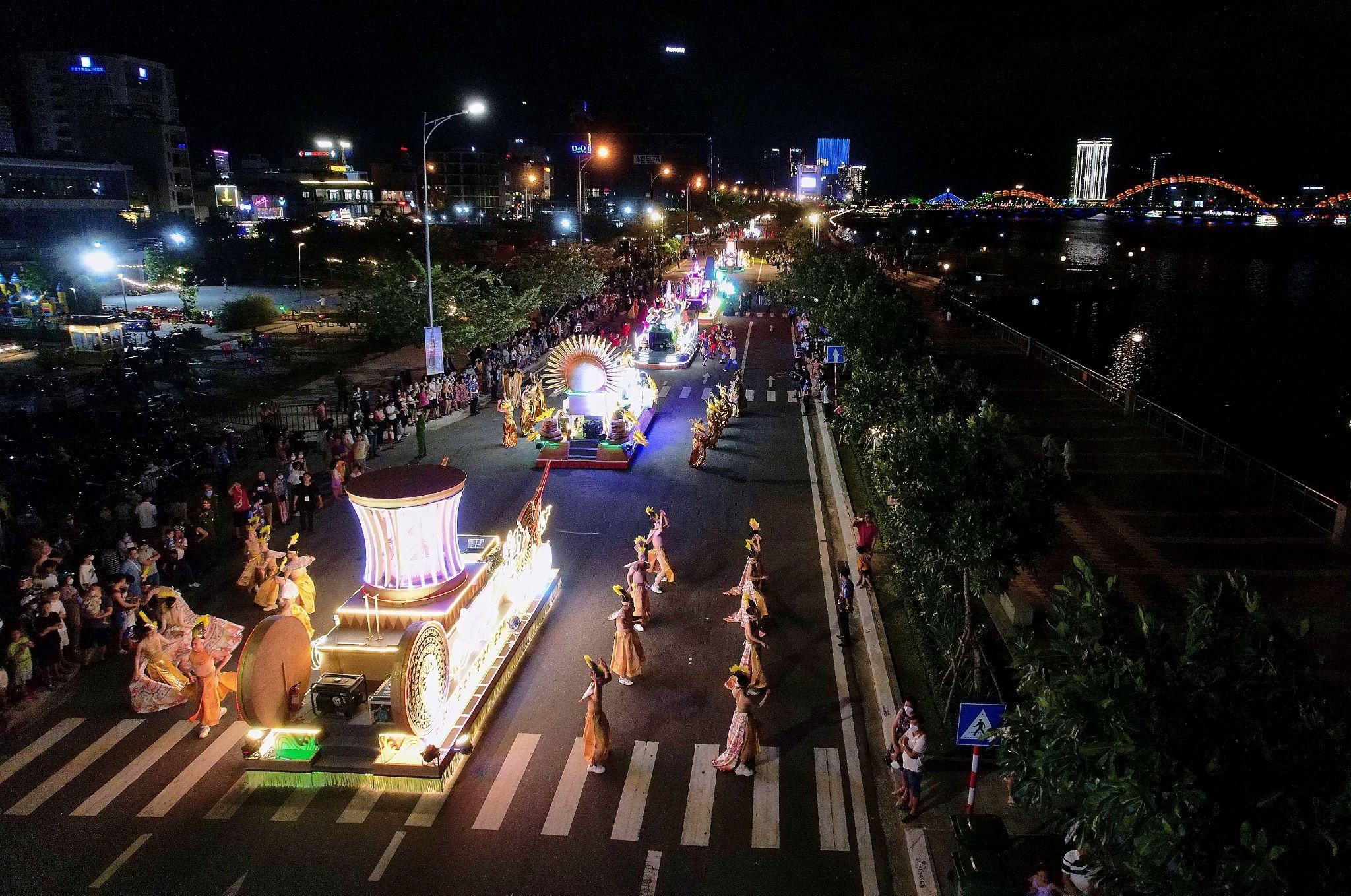 Tiêu dùng & Dư luận - Carnival đường phố Sun Fest thắp sáng Đà Nẵng đêm cuối tuần