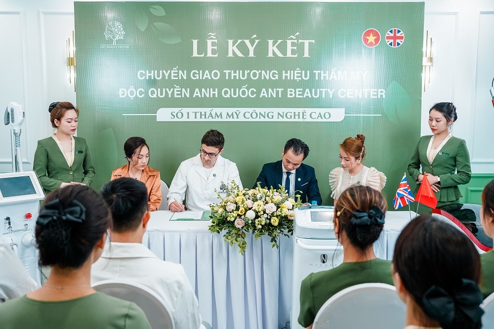 Cần biết - Anh Quân Idol tham dự “Hello Viet Nam” của Thẩm mỹ Quốc tế Ant Beauty Center (Hình 4).