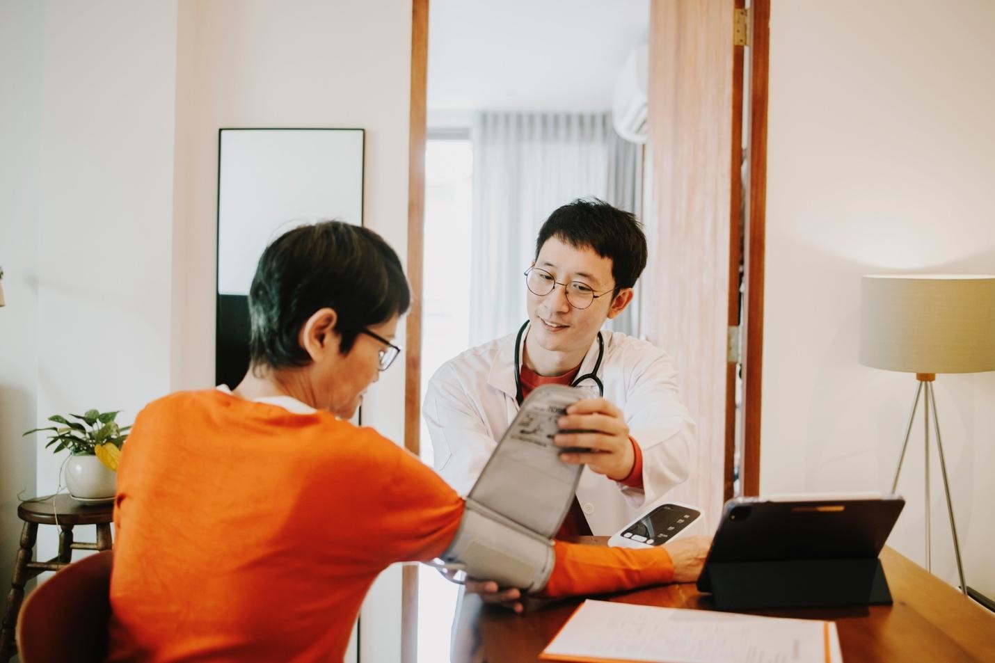 Cần biết - FWD Care -Dịch vụ chăm sóc phục hồi cho khách hàng mắc bệnh hiểm nghèo (Hình 2).