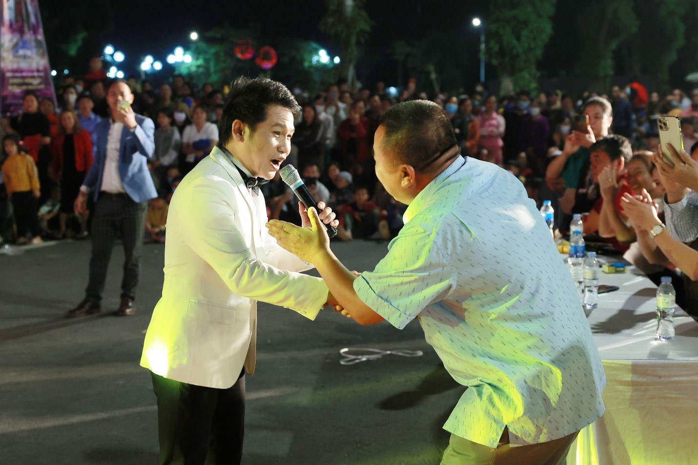 Truyền thông - Ấn tượng đêm nhạc Phố Chợ Minh Khai (TP. Bắc Kạn) (Hình 2).