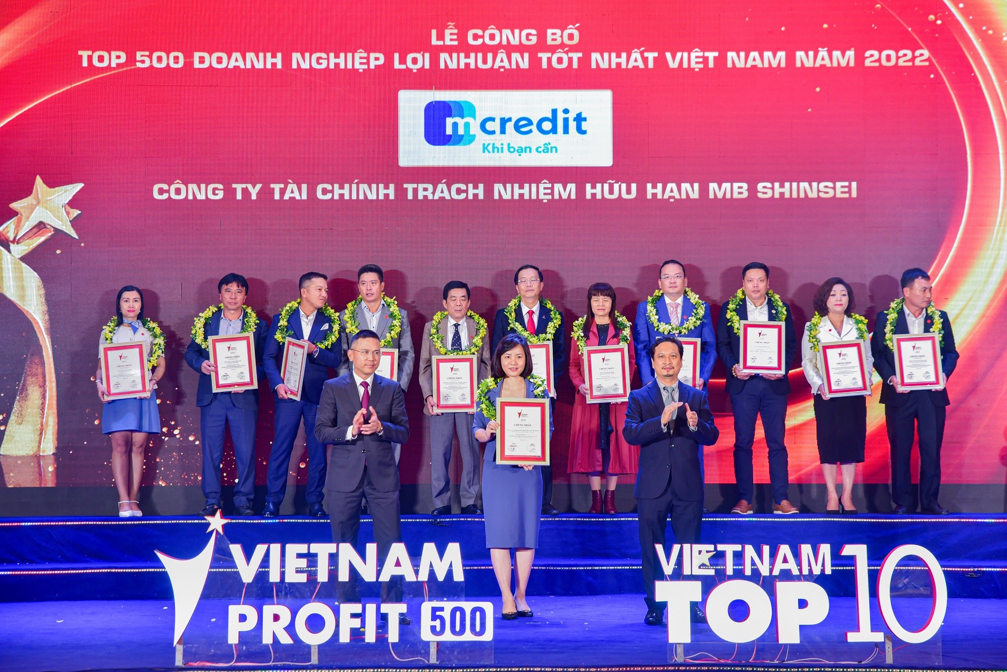 Kinh tế - Mcredit vinh dự nhận danh hiệu Top 200 doanh nghiệp lợi nhuận tốt nhất Việt Nam 2022