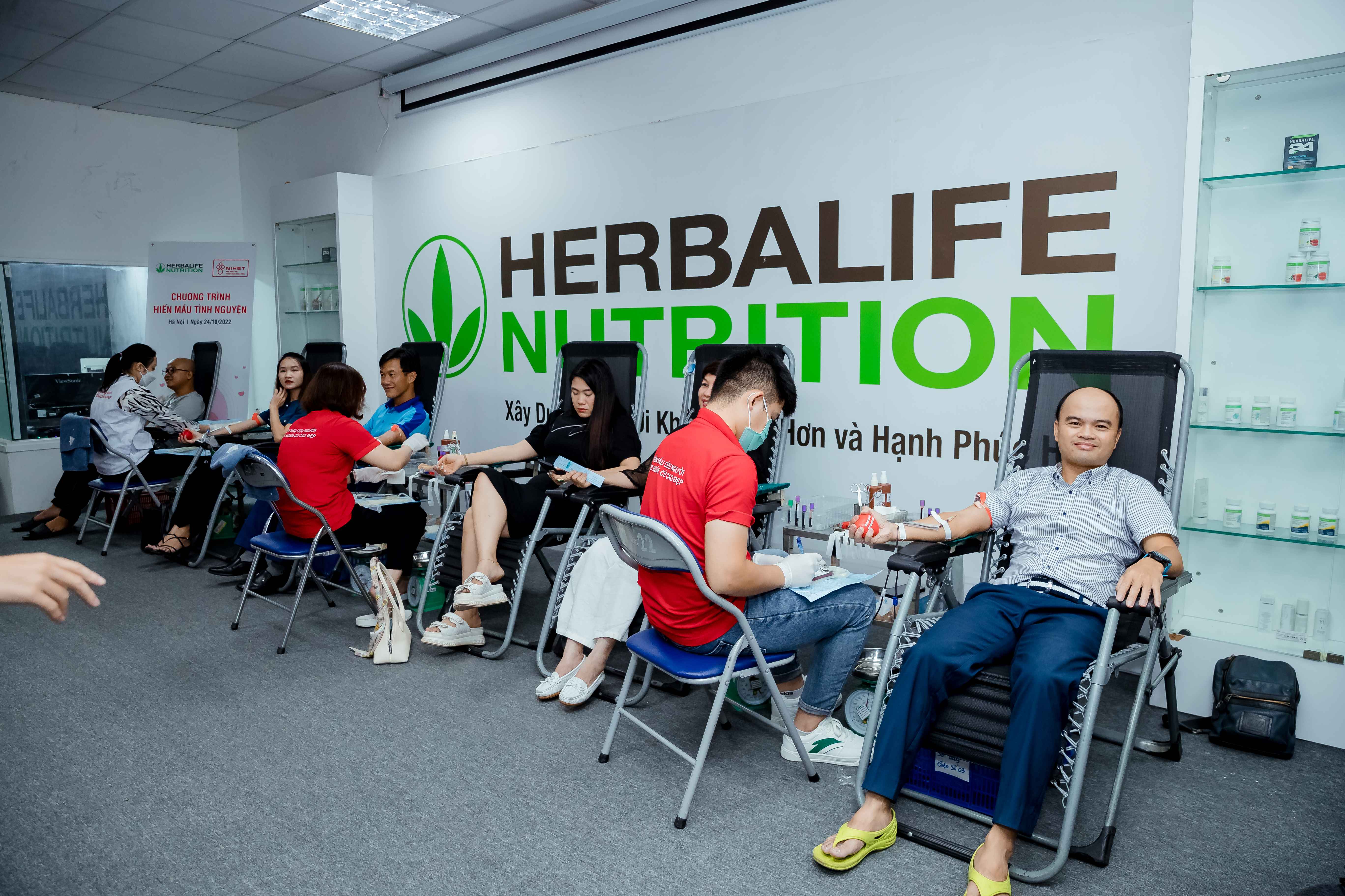 Kinh tế - Thành Viên Độc lập và nhân viên Herbalife Việt Nam tham gia hiến máu tình nguyện (Hình 4).