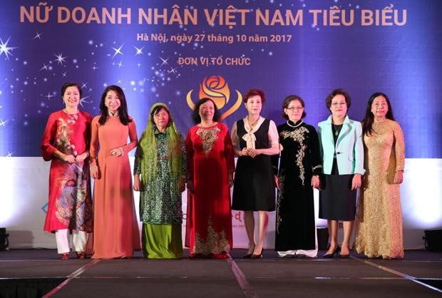 Cần biết - Loạt giải thưởng của nữ doanh nhân Đoàn Bạch Phụng - Nhà đồng sáng lập Ngọc Trai Hoàng Gia (Hình 2).