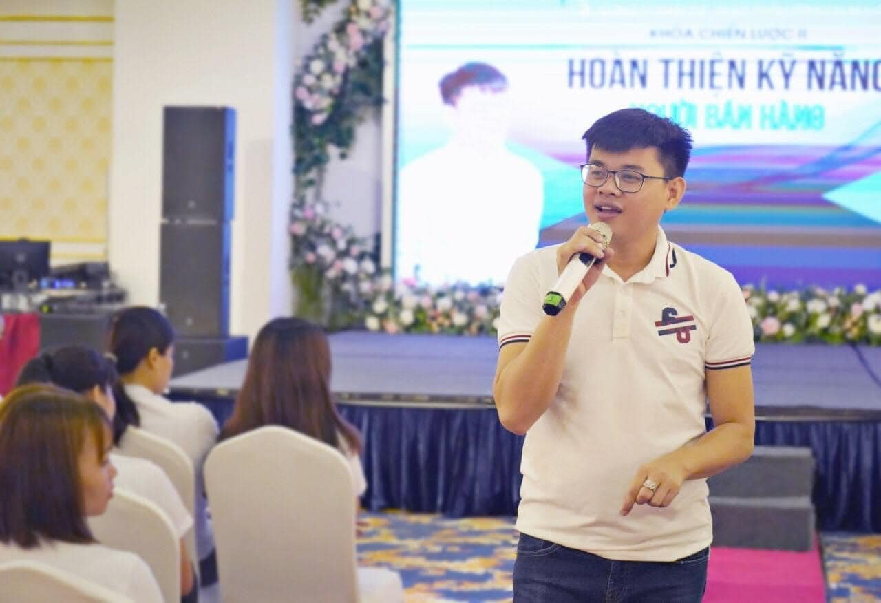 Cần biết - Simon Tứ chia sẻ về hành trình 10 năm khởi nghiệp với nghề kinh doanh hoa tươi và trang trí sự kiện