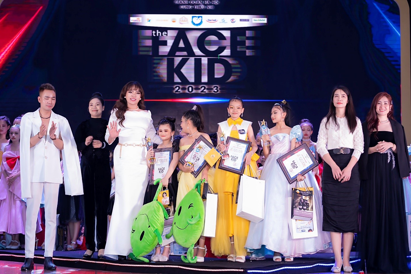 Cần biết - Nghệ nhân kim hoàn quốc gia Hồ Thị Thanh Hương ngồi ghế nóng THE FACE KID 2023 tại Thủ Đô Hà Nội