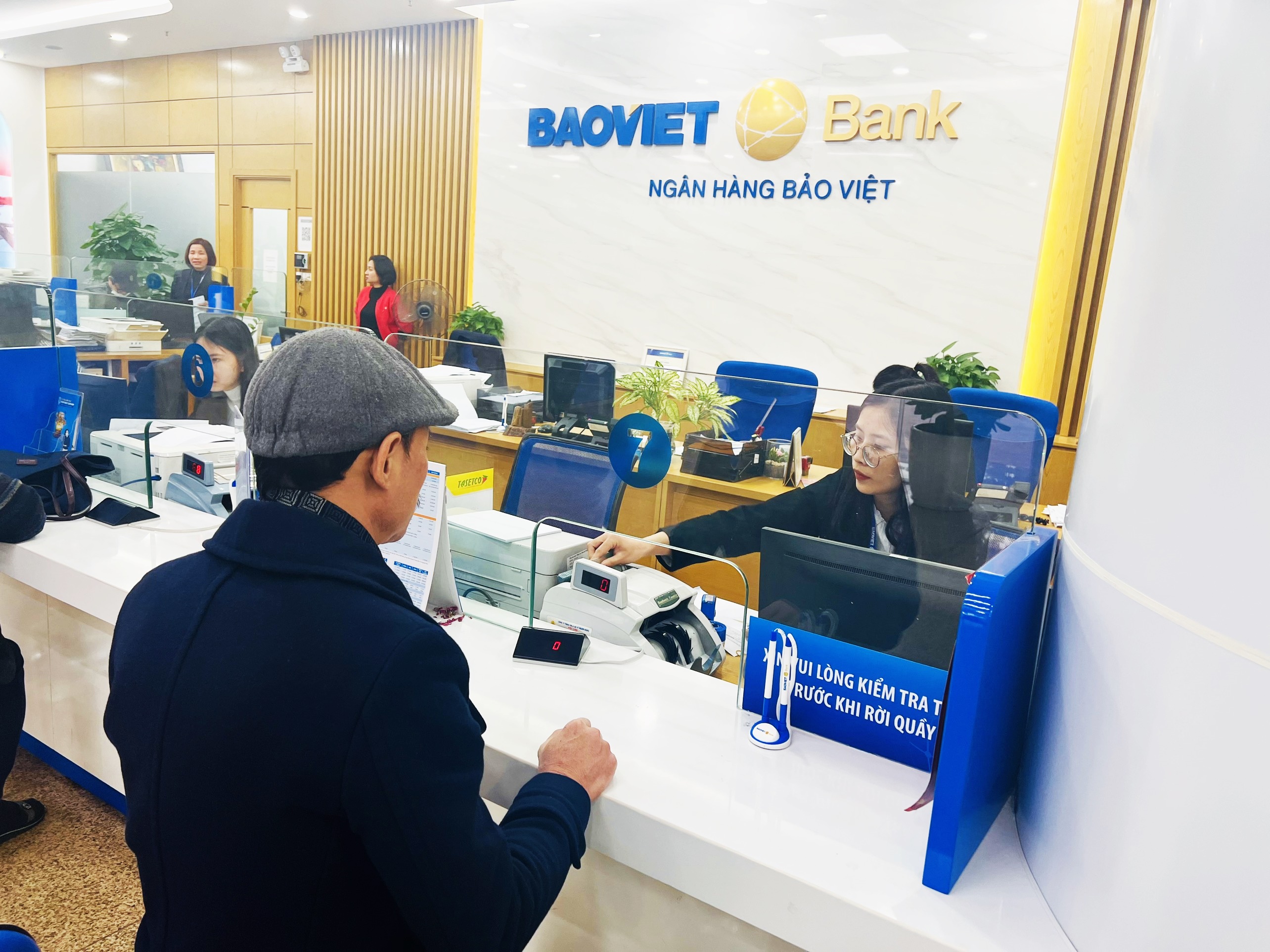 Kinh tế - BAOVIET Bank: Lãi thuần dịch vụ tăng, nợ xấu giảm mạnh, lợi nhuận năm 2022 tăng 10,5% (Hình 2).