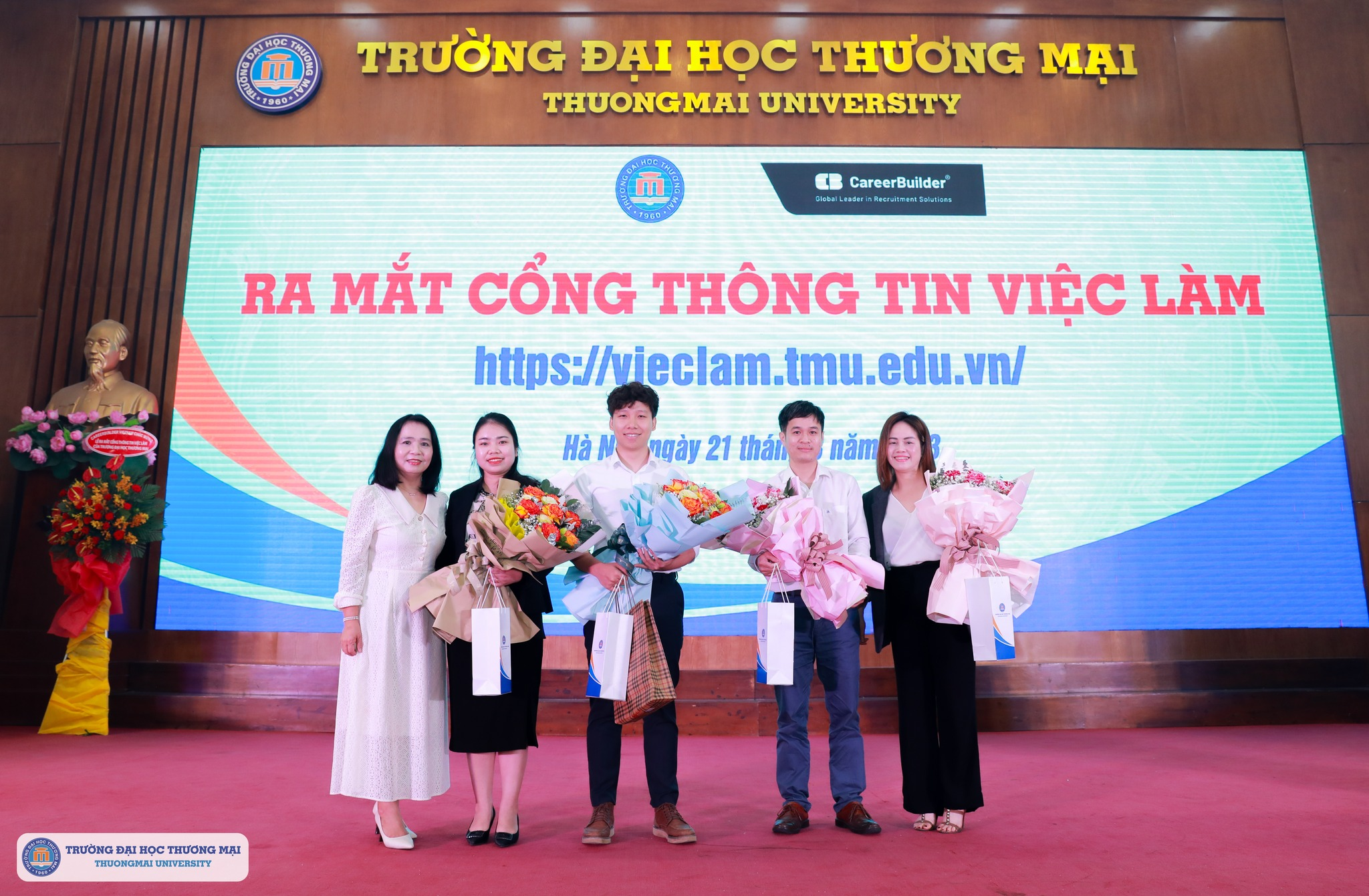 Cần biết - Hành trình trở thành thầy giáo tiếng anh triệu view cùng Lê Văn Việt (thầy Lee Việt) (Hình 2).