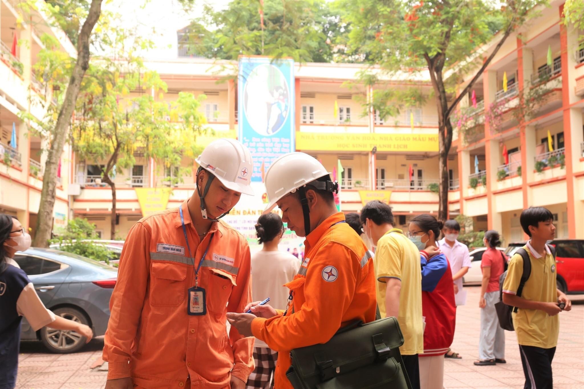 Kinh tế - EVNHANOI: Cung ứng điện liên tục, góp phần vào thành công kỳ thi vào lớp 10 THPT (Hình 2).