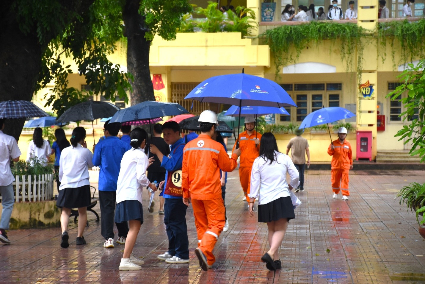 Kinh tế - EVNHANOI: Đảm bảo nguồn điện an toàn, liên tục góp phần vào thành công của kỳ thi tốt nghiệp THPT năm 2023 (Hình 2).