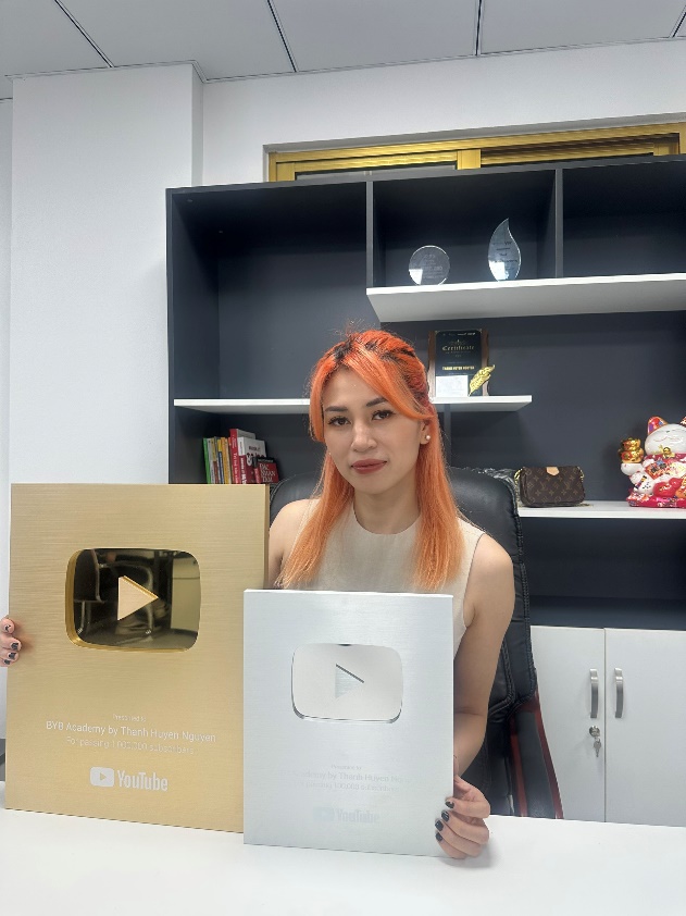Cần biết - Huấn luyện viên đào tạo người mẫu đạt được nút vàng Youtube chỉ sau hơn 3 tháng