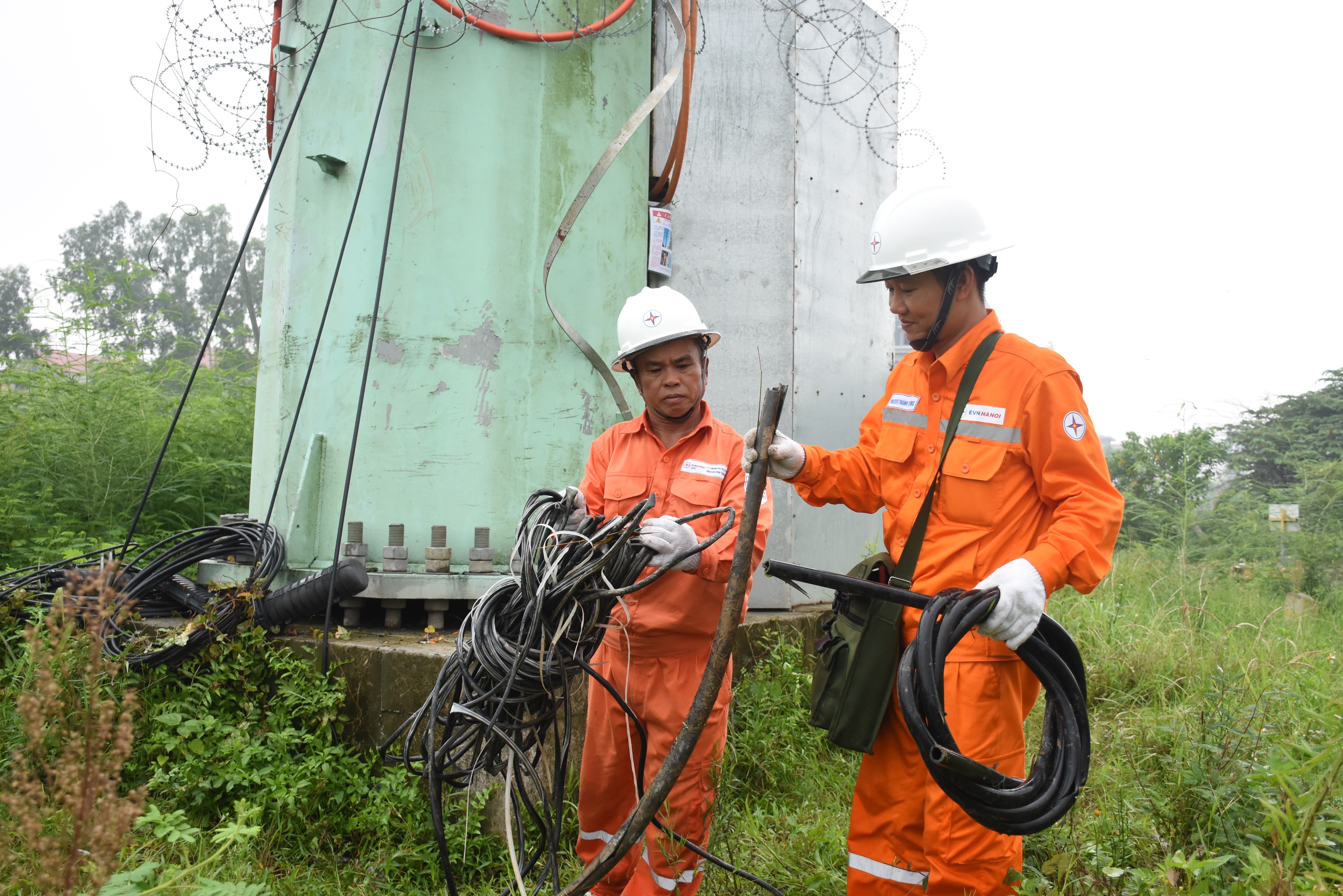 Kinh tế - Tình trạng trộm cắp dây tiếp địa tại Hà Nội gây ảnh hưởng không nhỏ đến vận hành ổn định của hệ thống điện, đặc biệt khi mùa mưa bão sắp tới (Hình 4).