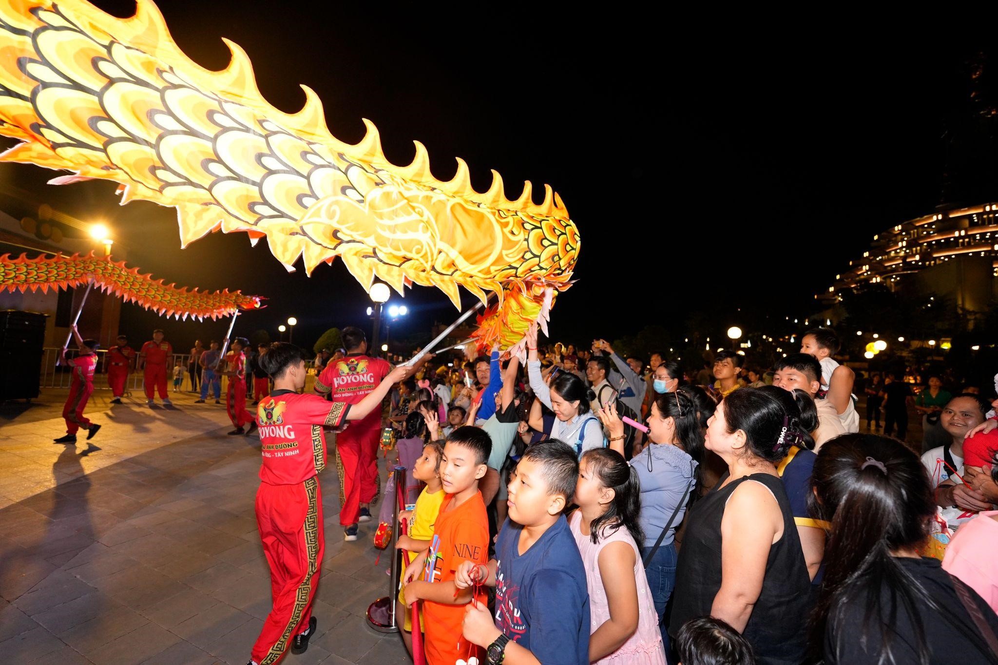 Kinh tế - Trung thu lên đỉnh Núi Bà Đen thưởng ngoạn “vườn trăng” (Hình 8).