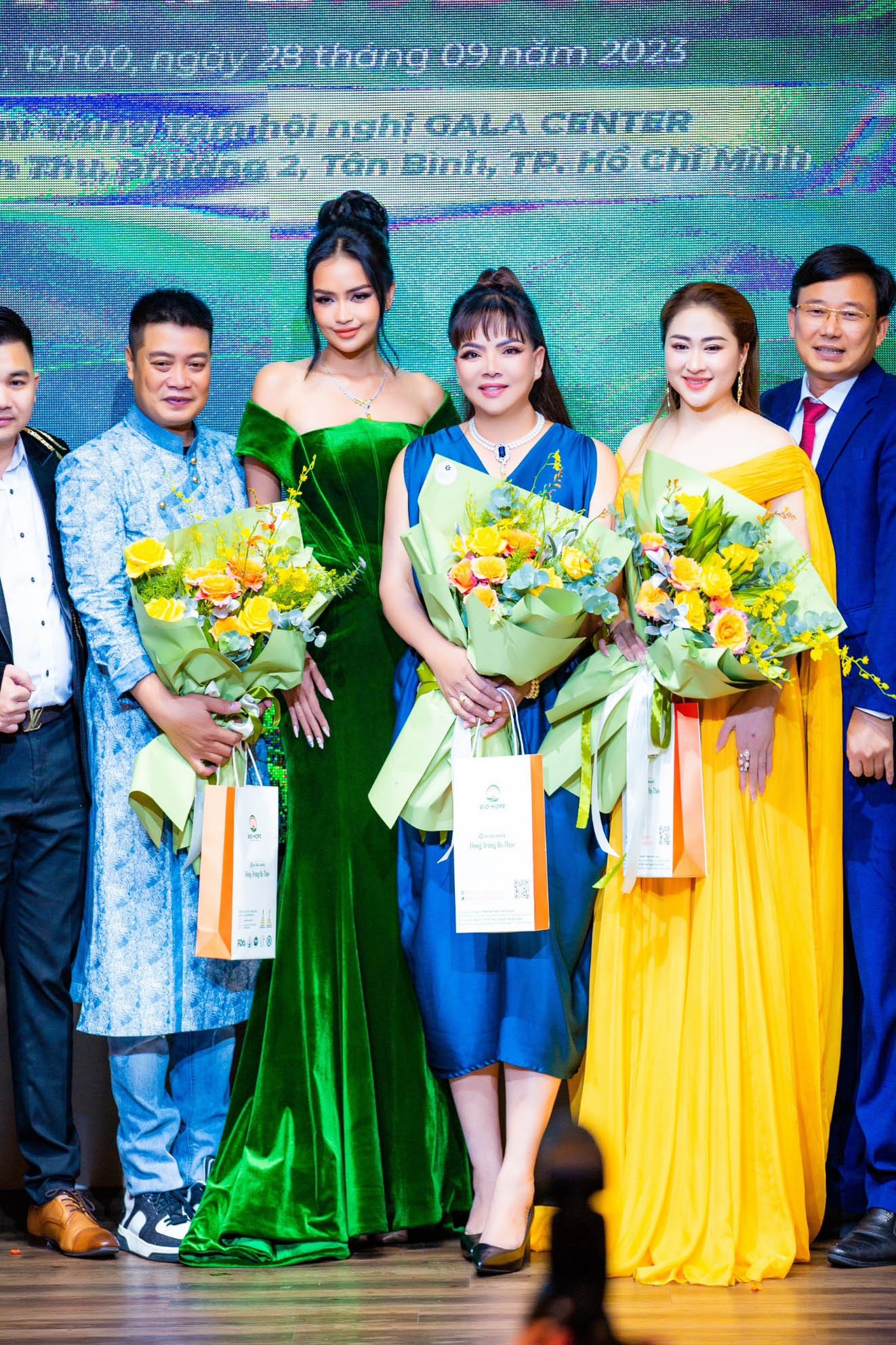 Cần biết - QUEENPERAL PQ tài trợ bộ 3 vương miện và vương trượng trị giá trên 8 tỷ đồng cho Hoa hậu và Nam vương thần tượng Việt Nam (Hình 6).