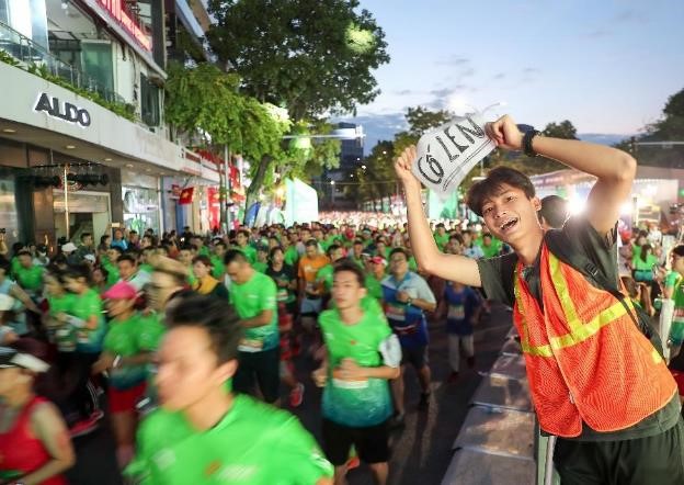 Kinh tế - Runner “rì viu” giải chạy VPBank Hanoi International Marathon 2023  (Hình 4).