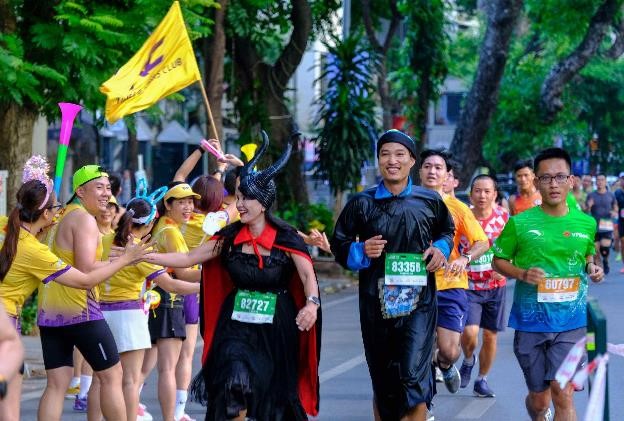 Kinh tế - Runner “rì viu” giải chạy VPBank Hanoi International Marathon 2023  (Hình 7).