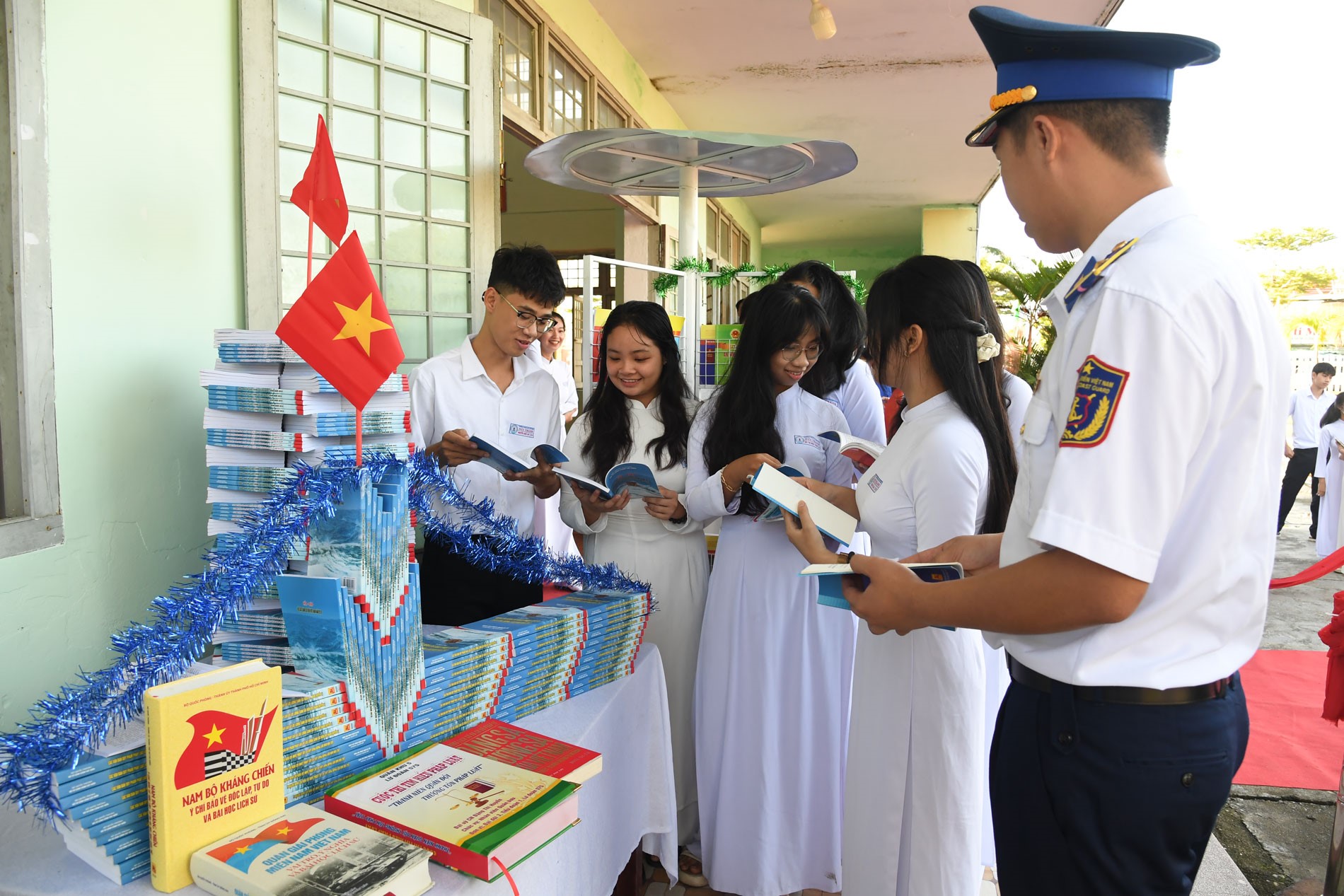 Toàn cảnh - Bộ Tư lệnh Vùng Cảnh sát biển 2 phát động Cuộc thi tìm hiểu biển, đảo, Luật Cảnh sát biển Việt Nam (Hình 2).