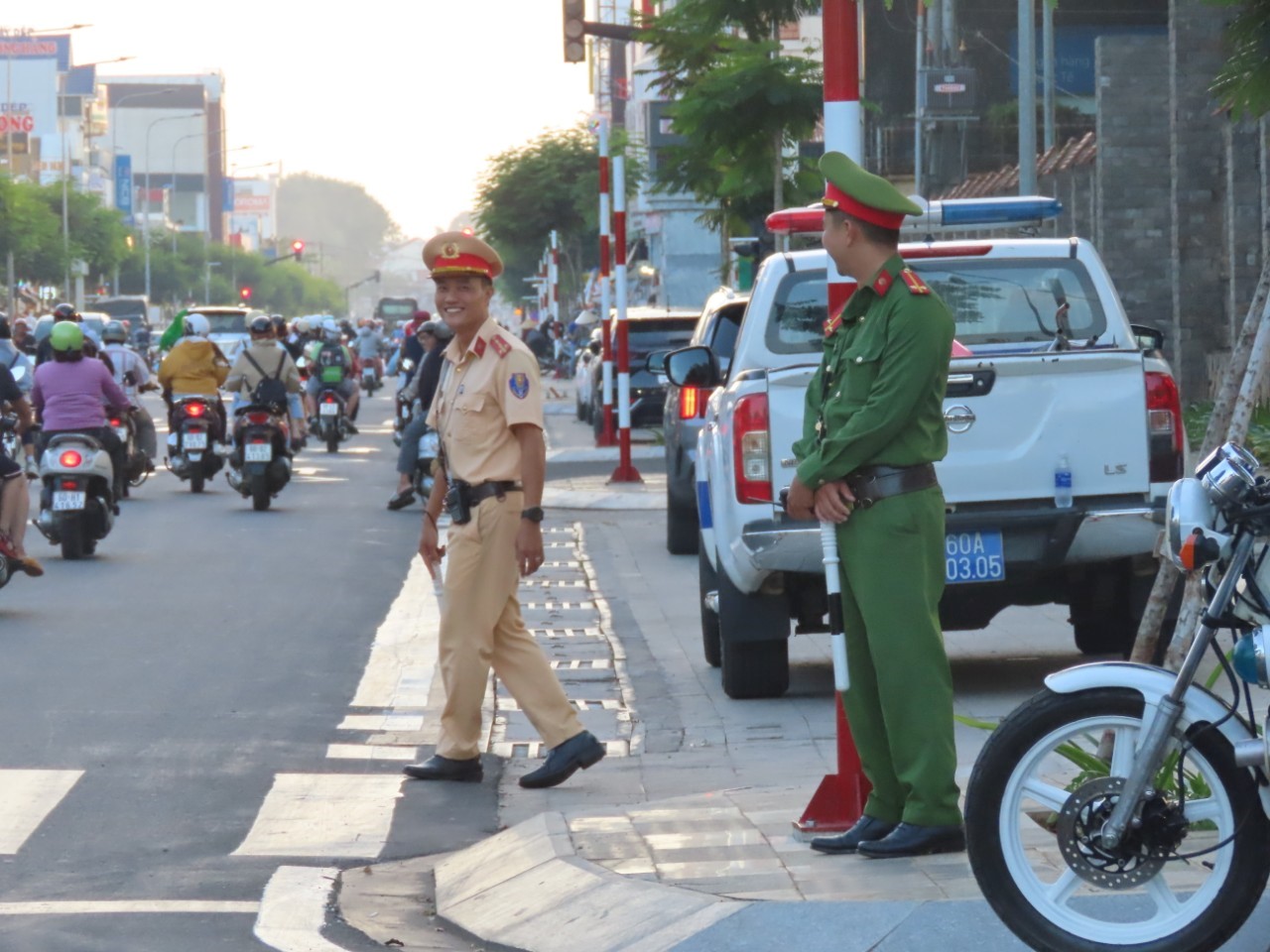 Dân sinh - Đồng Nai: Đội CSGT-TT Công an Tp.Long Khánh tuần tra, kiểm soát, xử lý nghiêm hành vi vi phạm TTATGT (Hình 12).