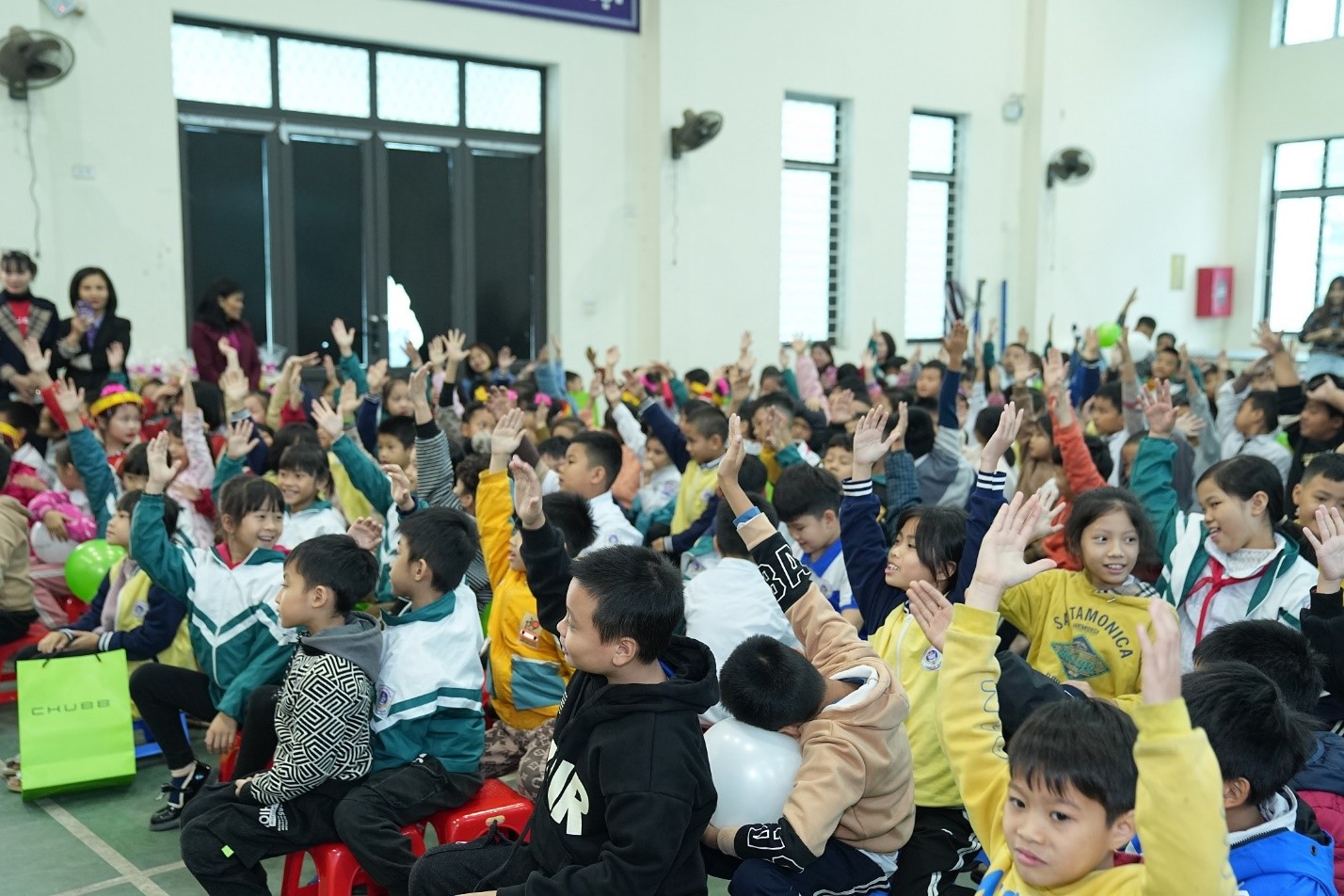 Cần biết - Thương hiệu bảo hiểm Hoa Kỳ sưởi ấm ngày đông Hà Nội với hoạt động ý nghĩa cho trẻ em