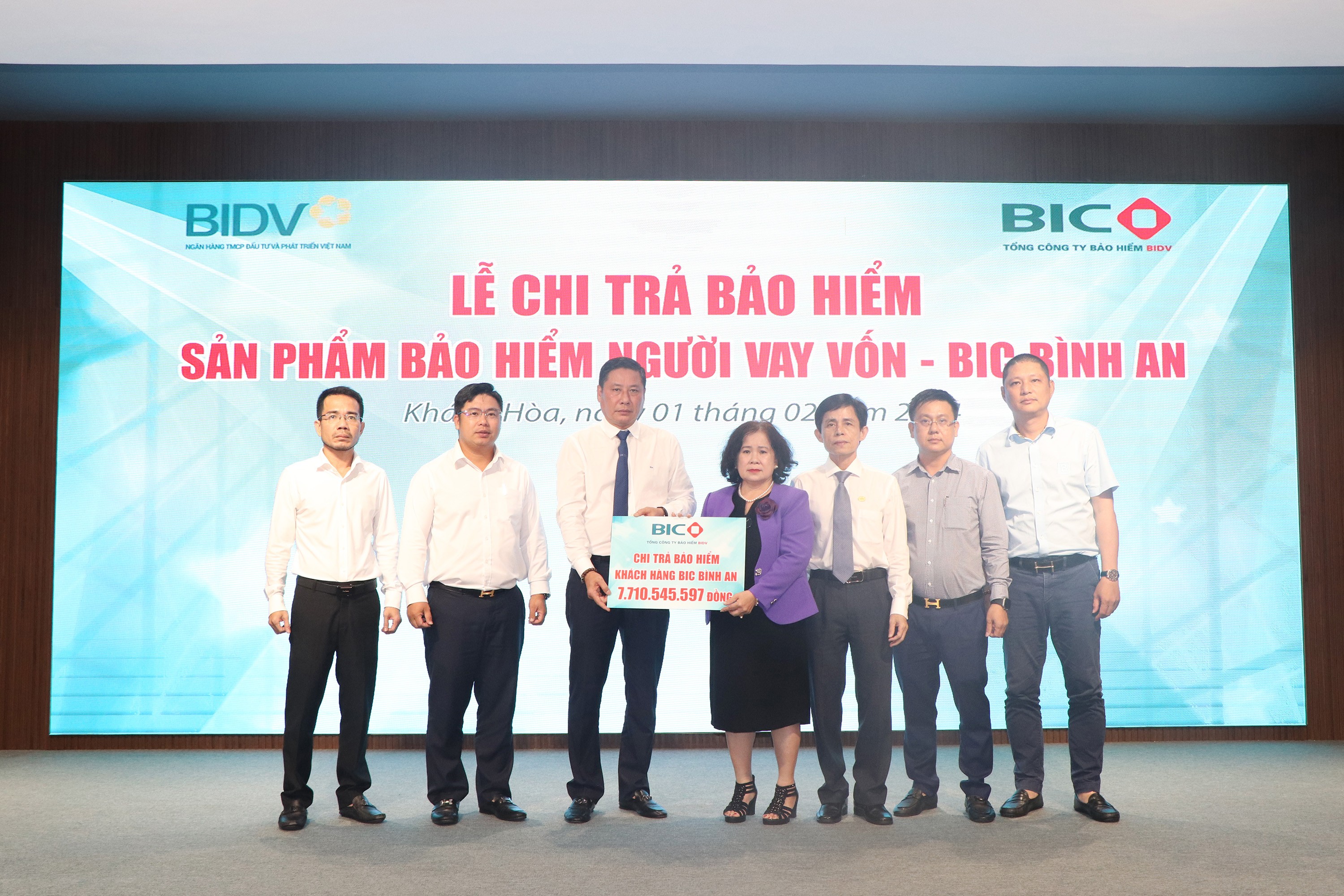 Kinh tế - BIC trao hơn 7,7 tỷ đồng quyền lợi bảo hiểm cho kh&aacute;ch h&agrave;ng vay vốn tại BIDV Kh&aacute;nh H&ograve;a 