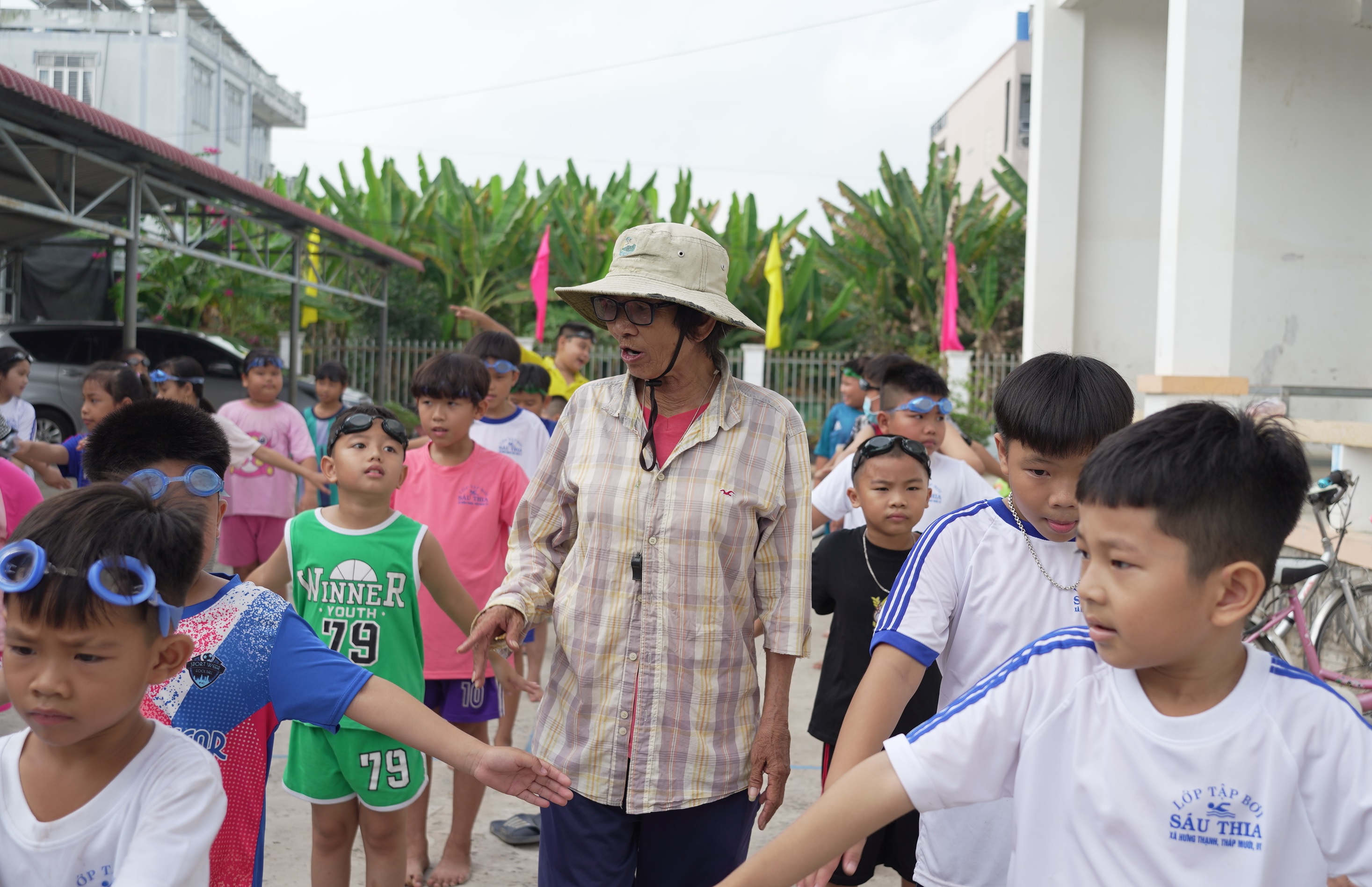 Kinh tế - Quỹ phát triển tài năng Việt tặng hồ để dạy bơi cho trẻ em nghèo (Hình 3).