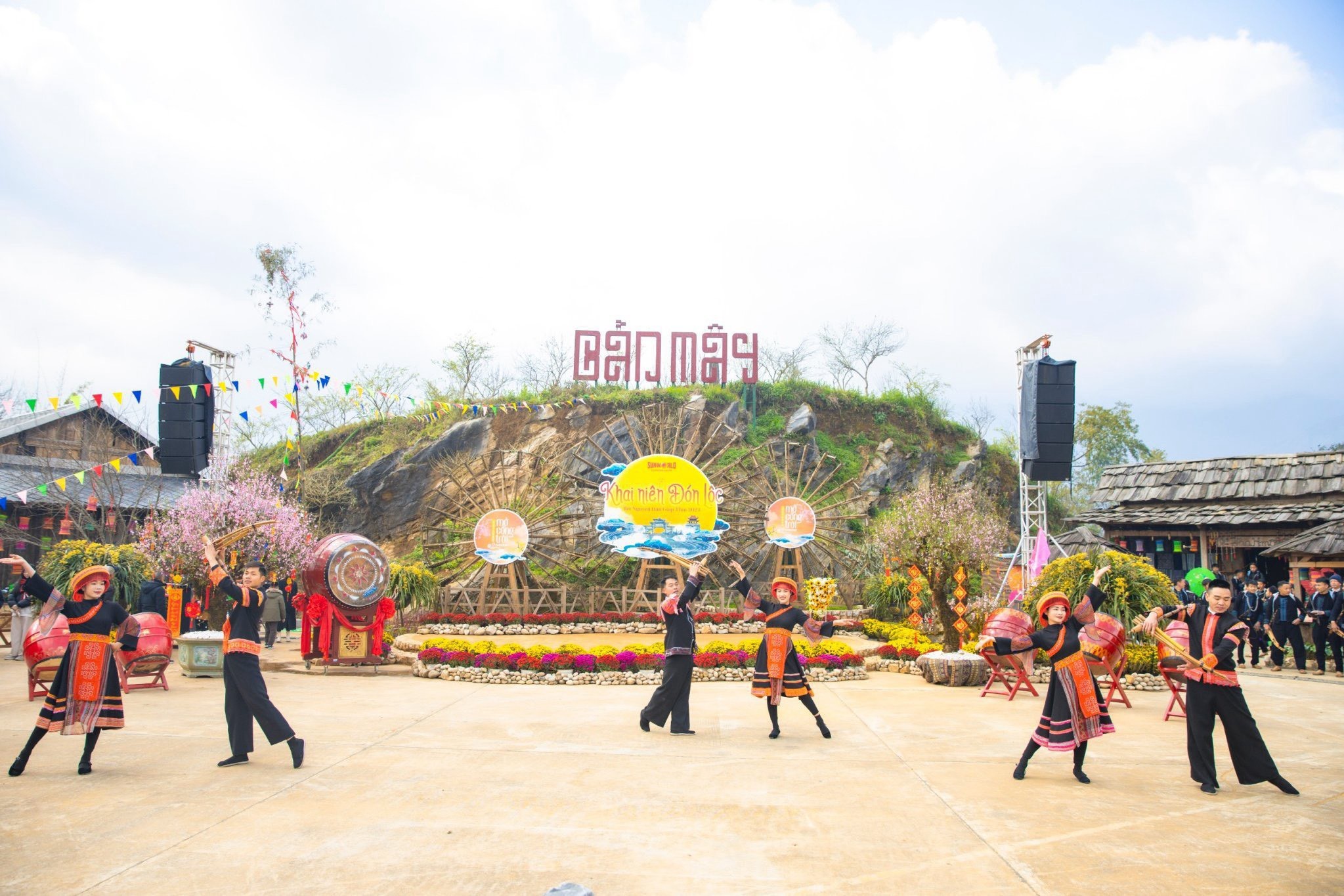 Kinh tế - Ngày hội Sa Pa tại Hà Nội: Sun World Fansipan Legend tặng hàng trăm vé cáp treo, tàu hỏa leo núi (Hình 3).